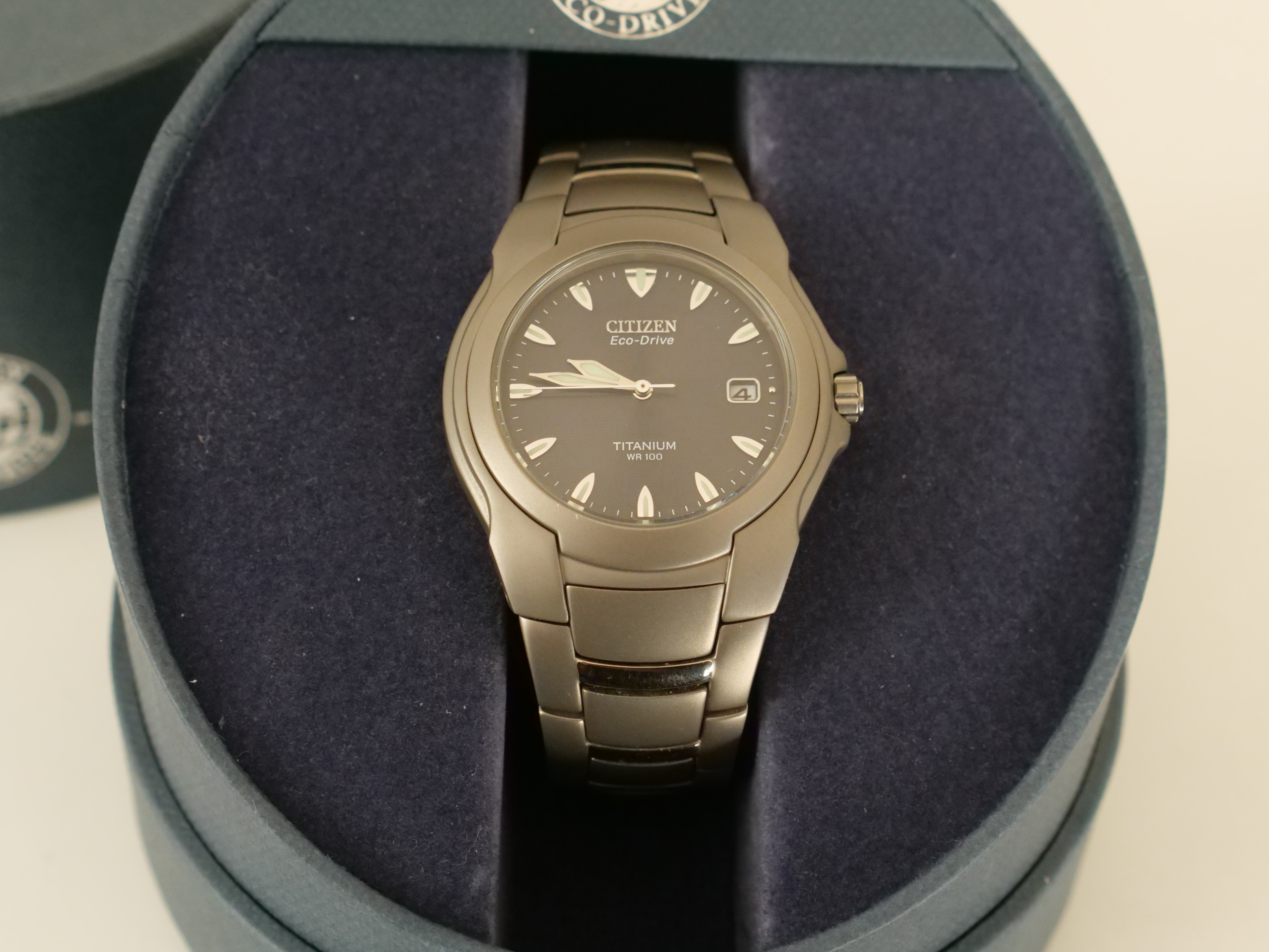 Citizen Eco Drive Titanium Wristwatch Model E111 Watch Unisex - photo 2