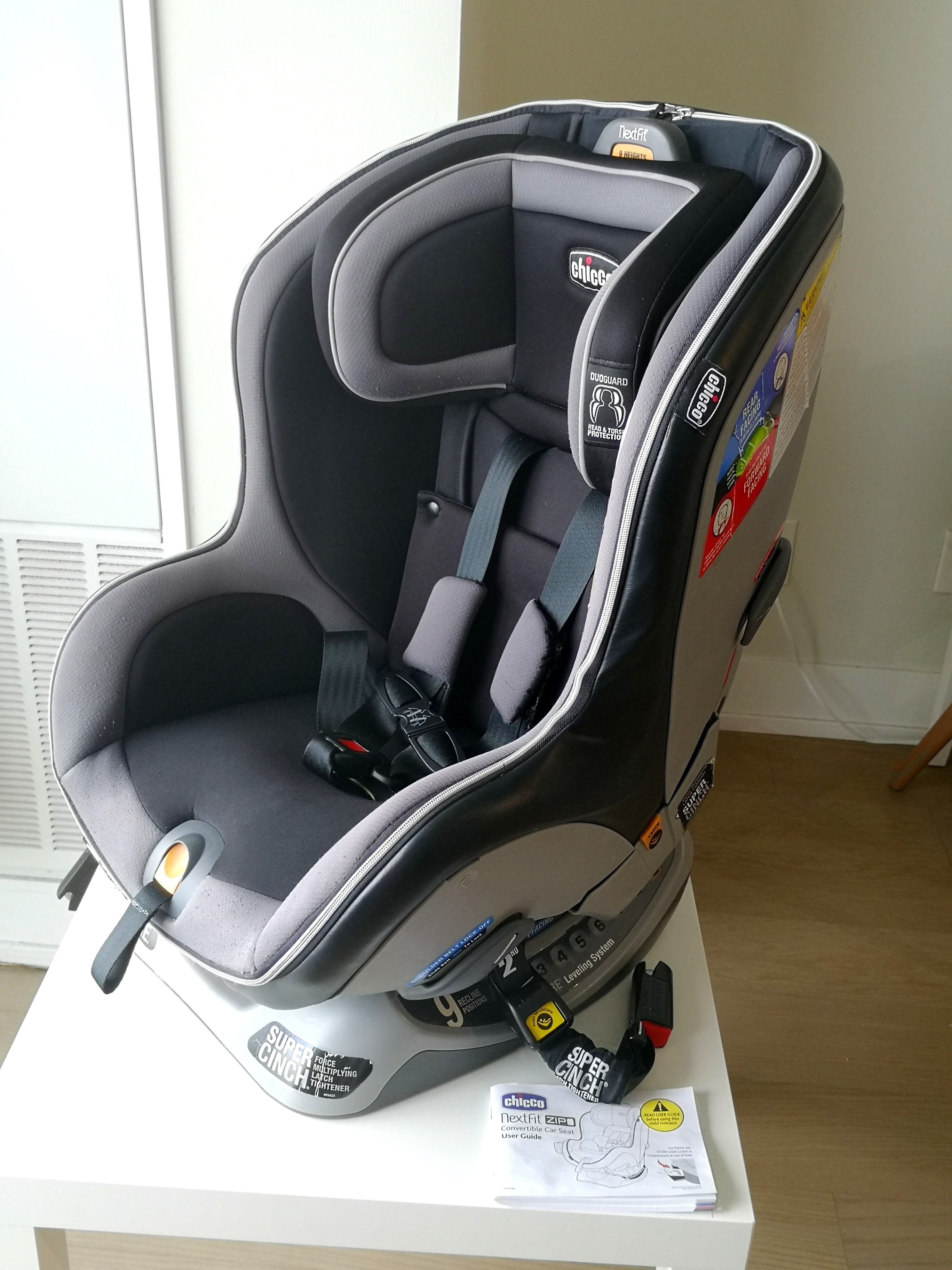 May 2029 Chicco NextFit Car Seat – Long Usage Life, Like New
