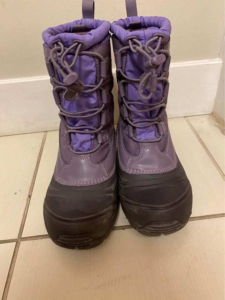 Northface snow boots size US3