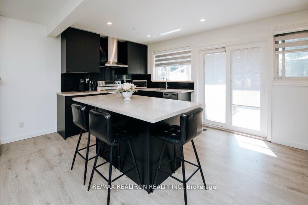 🚨 Spacious [3 Bed / 3 Bath] House for Rent in Maple