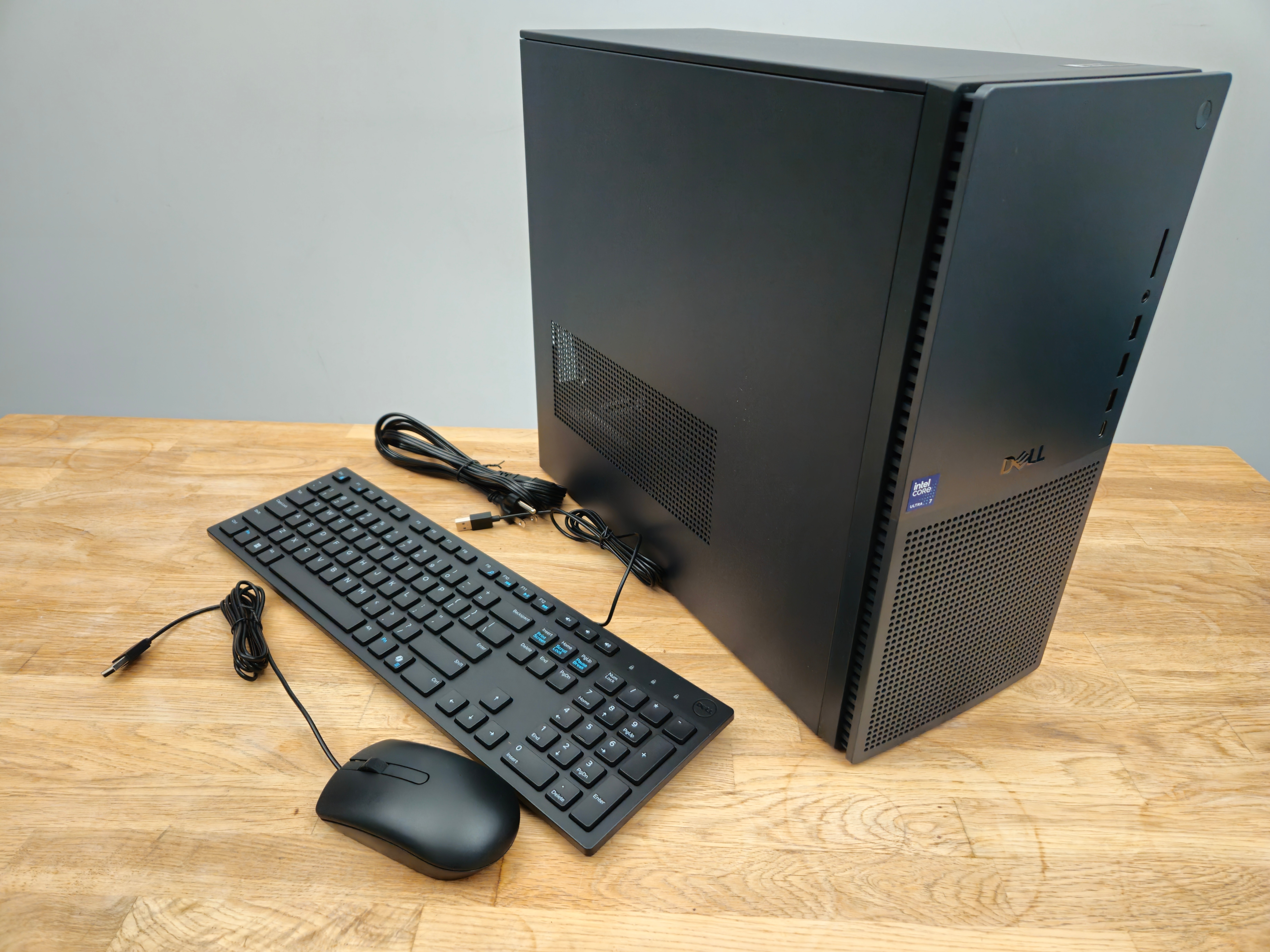 Dell Tower Plus EBT2250 - i7 265, 32GB 5200MHz, RTX 5060