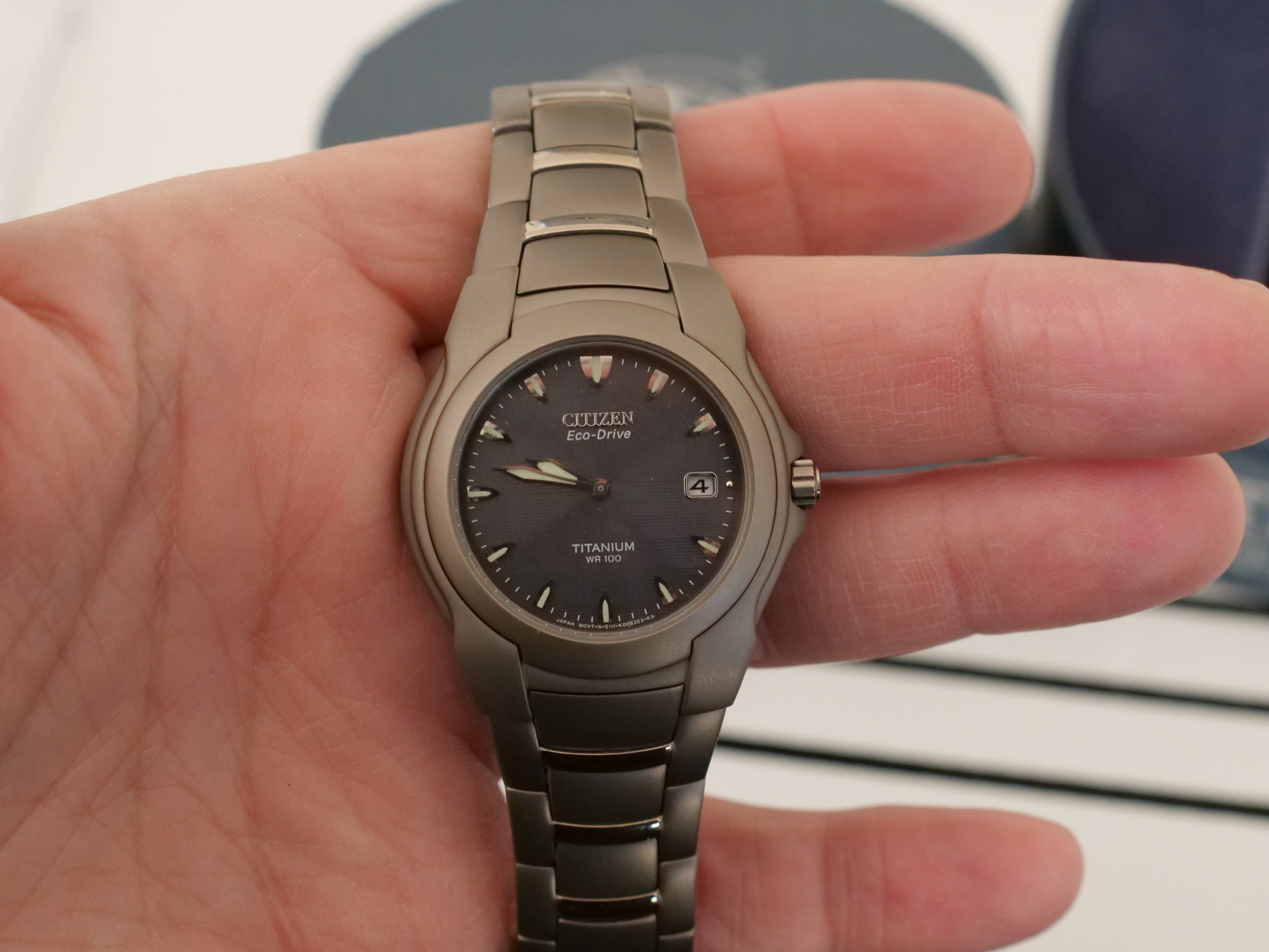 Citizen Eco Drive Titanium Wristwatch Model E111 Watch Unisex - photo 5