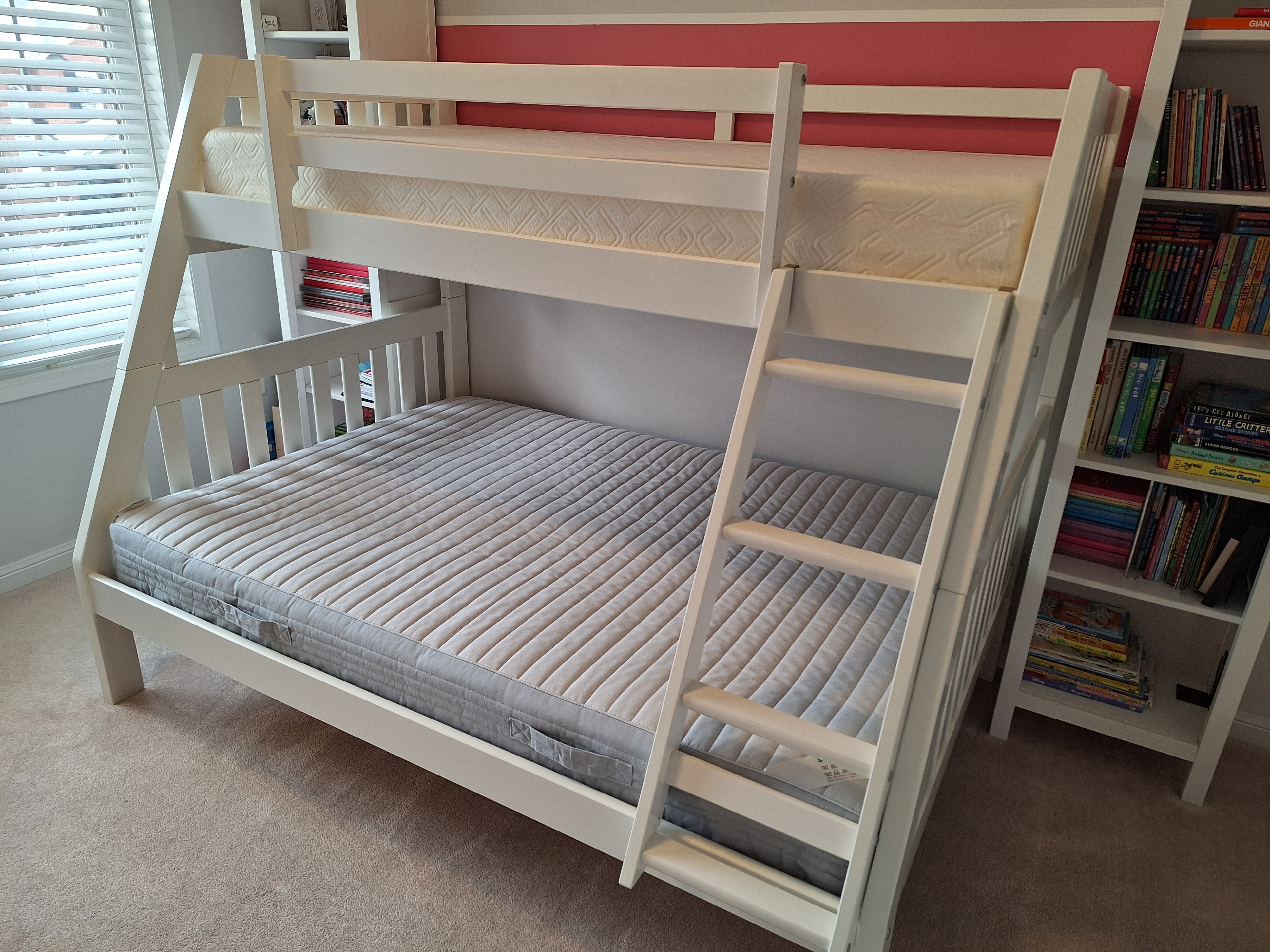 Twin/Full solid wood bunk bed (incl 2 mattresses) – 4 yrs old - photo 4