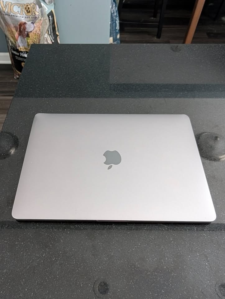 MacBook Pro 2017 -i5 2.3GHz Dual-Core Intel Core-8GB LPDDR3 RAM