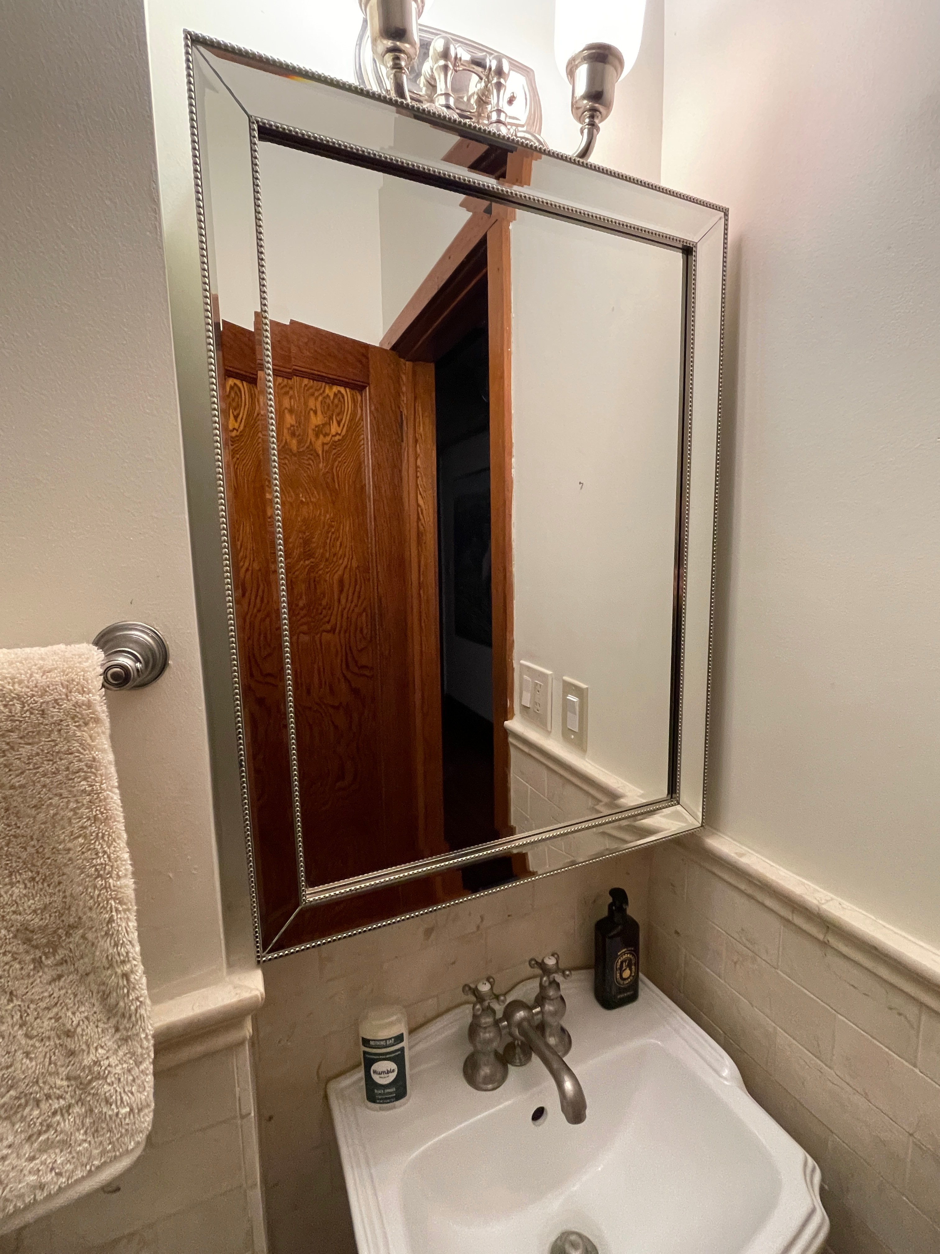Mirrored bathroom medicine cabinet