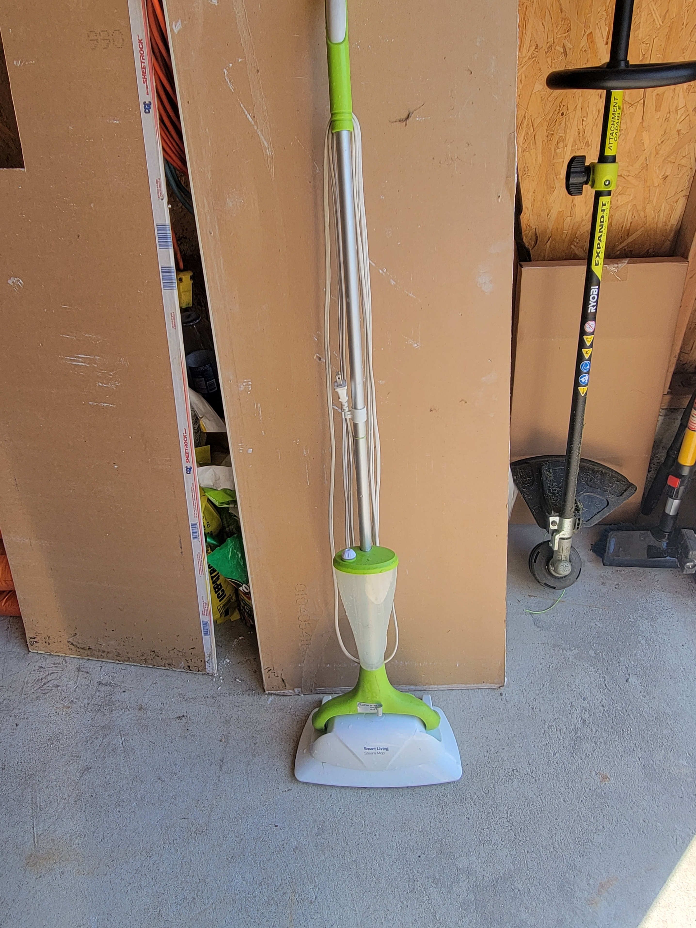 Steam Mop – Works, Needs Pads