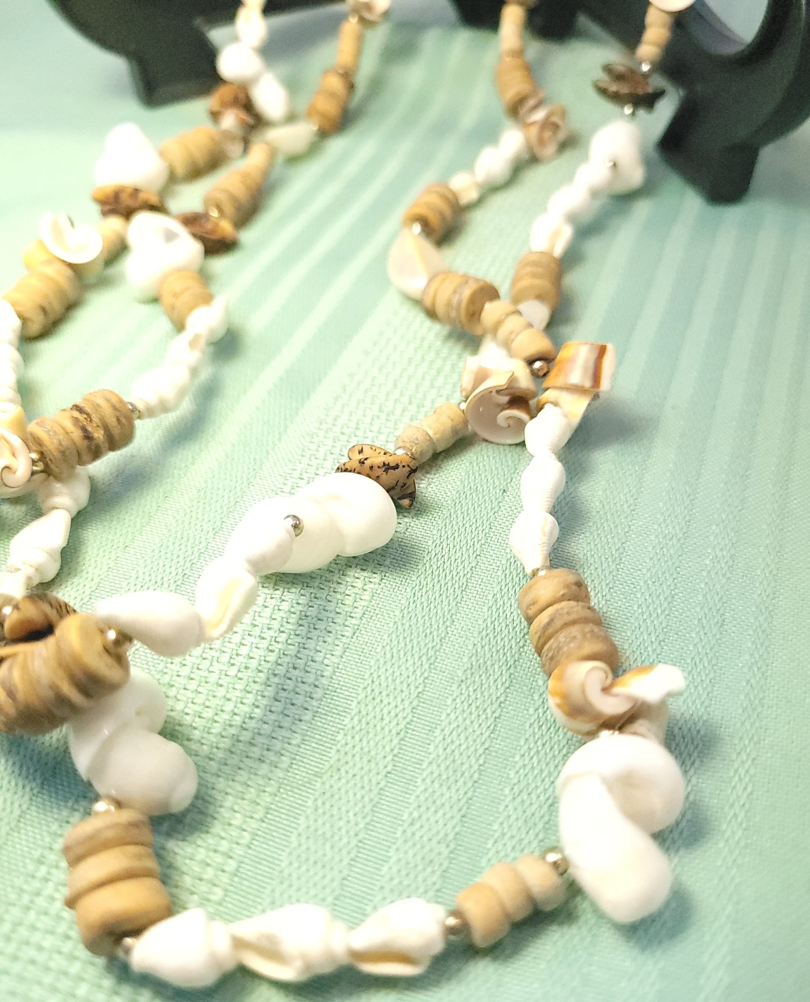1970s Philippines Shell Necklace 52" Rope - Puka & Spiral Bead - photo 4