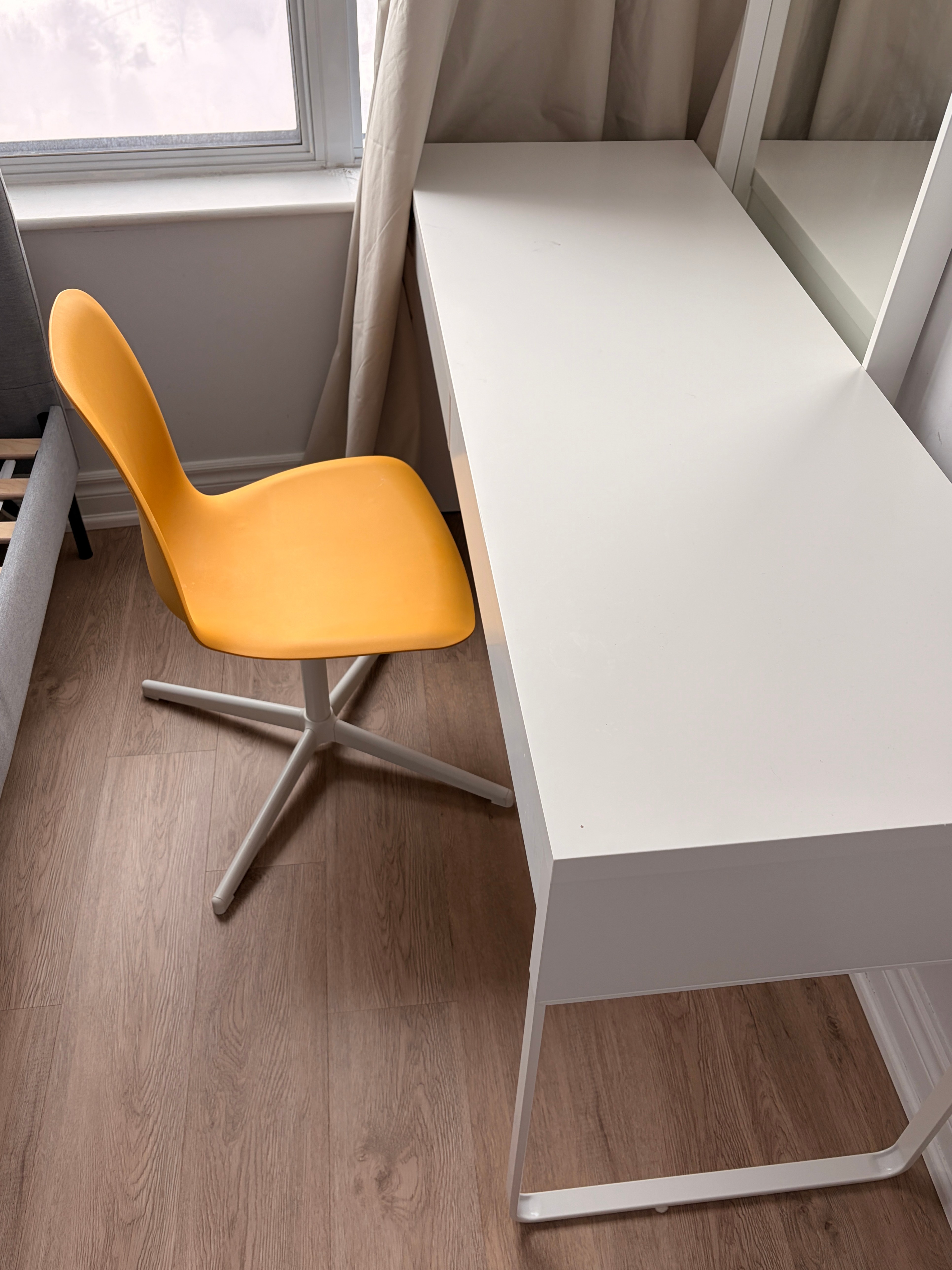 IKEA BALSBERGET chair and MICKE Desk