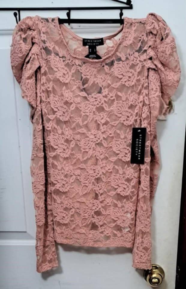 Trendy: New Coquette Aesthetic Pink Floral Lace Sheer Top M/LP🥕