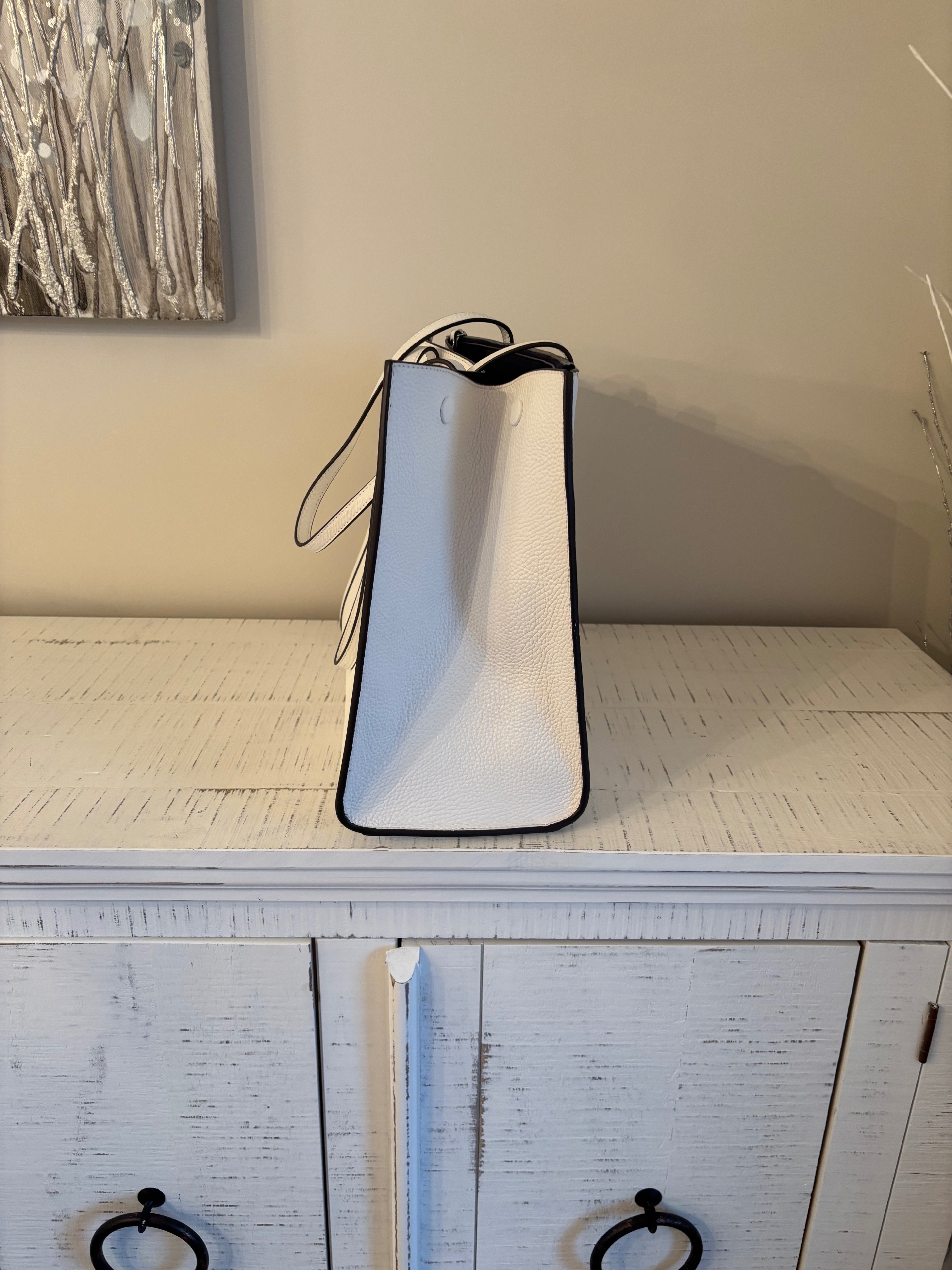 Large white leather tote, bag,purse. - photo 4