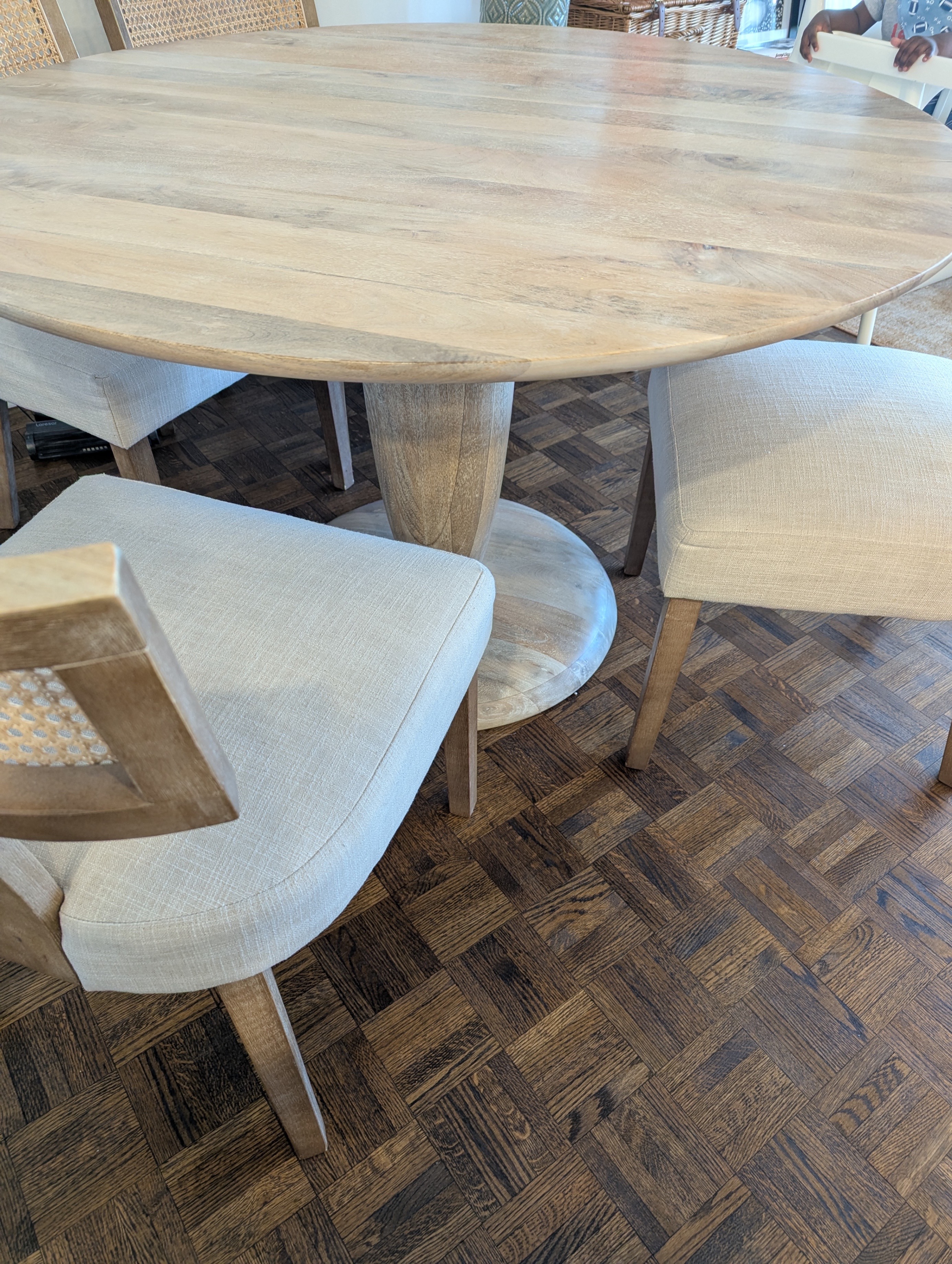 West Elm Winona 48′′ Round Dining Table – Great Condition - photo 4