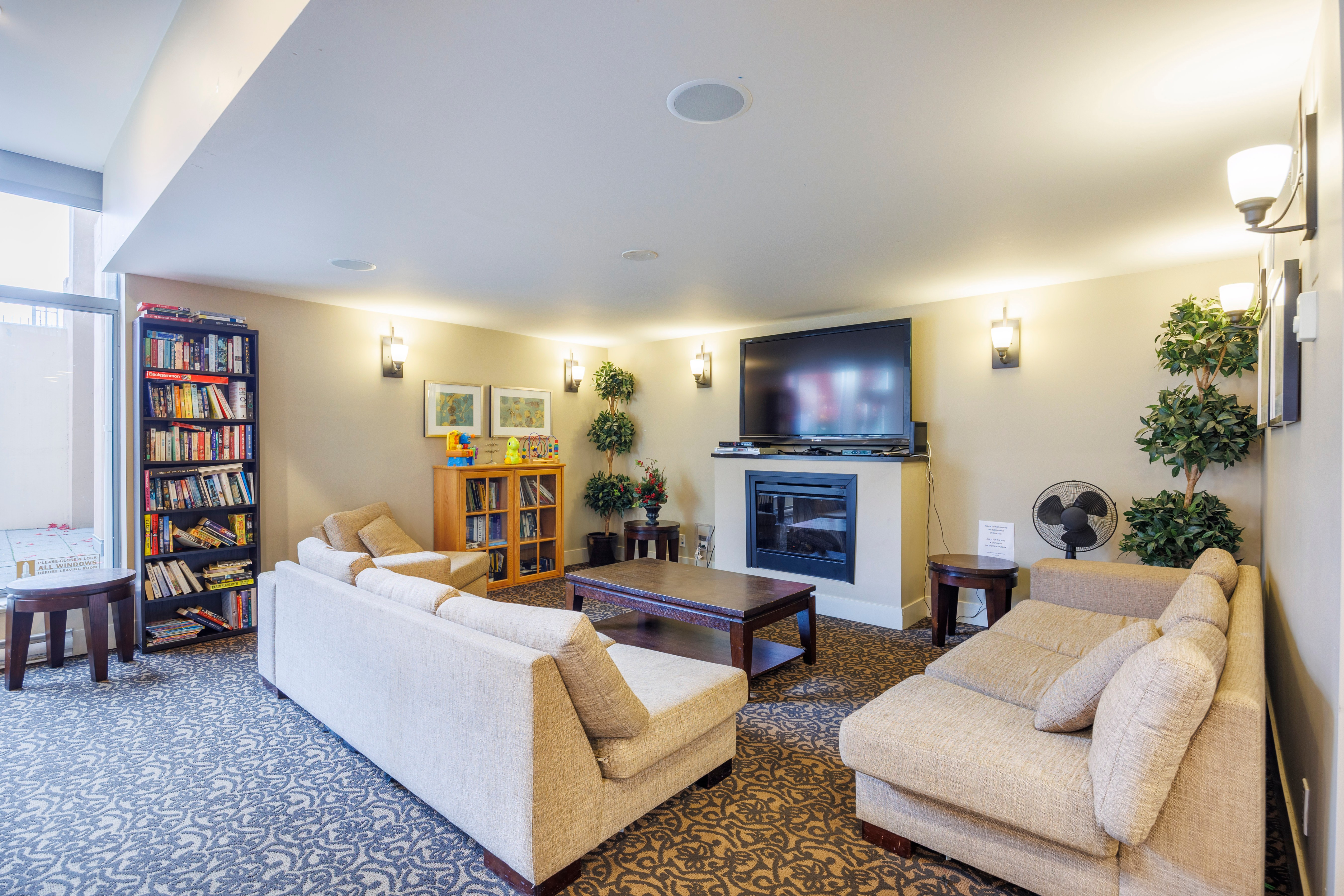 Spacious 2BR/2BA in Victoria Hill (New Westminster) - photo 4