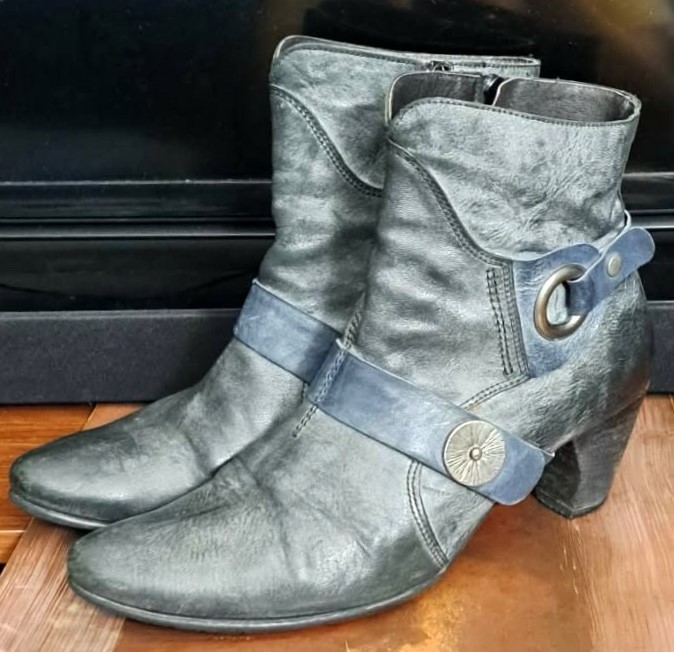 Beautiful Gray-Blue Genuine Leather Ankle Boots Made in Portugal - photo 4