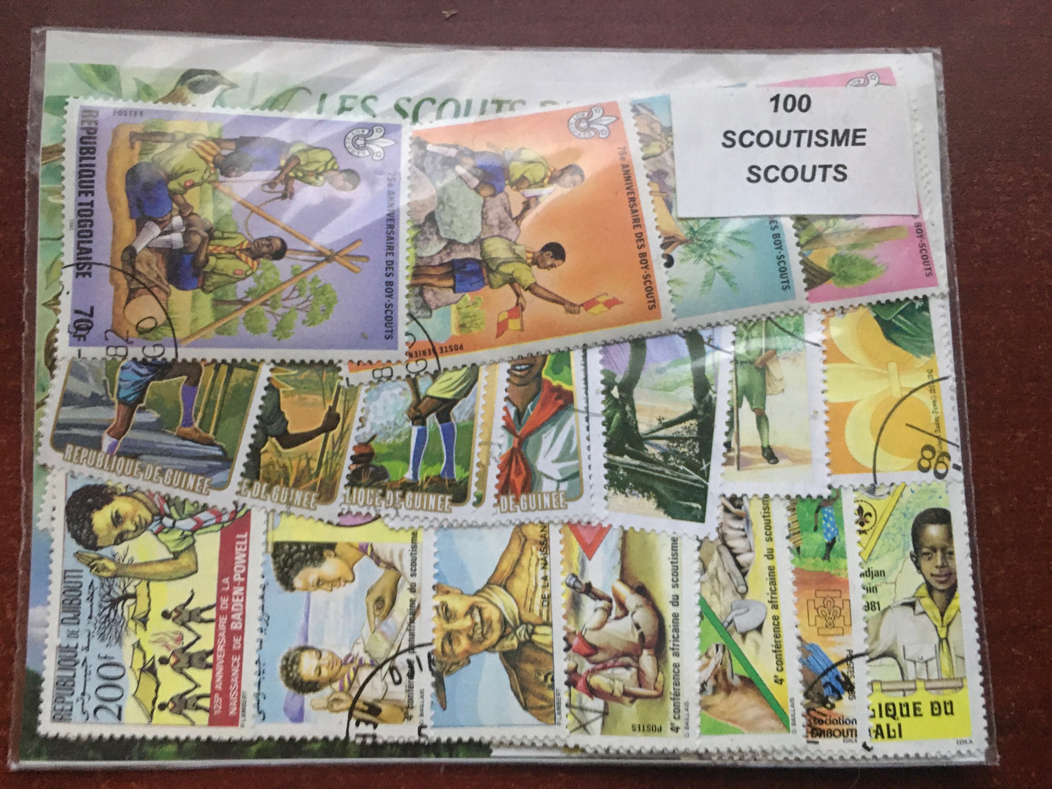 100 Scoutisme Scouts Stamps