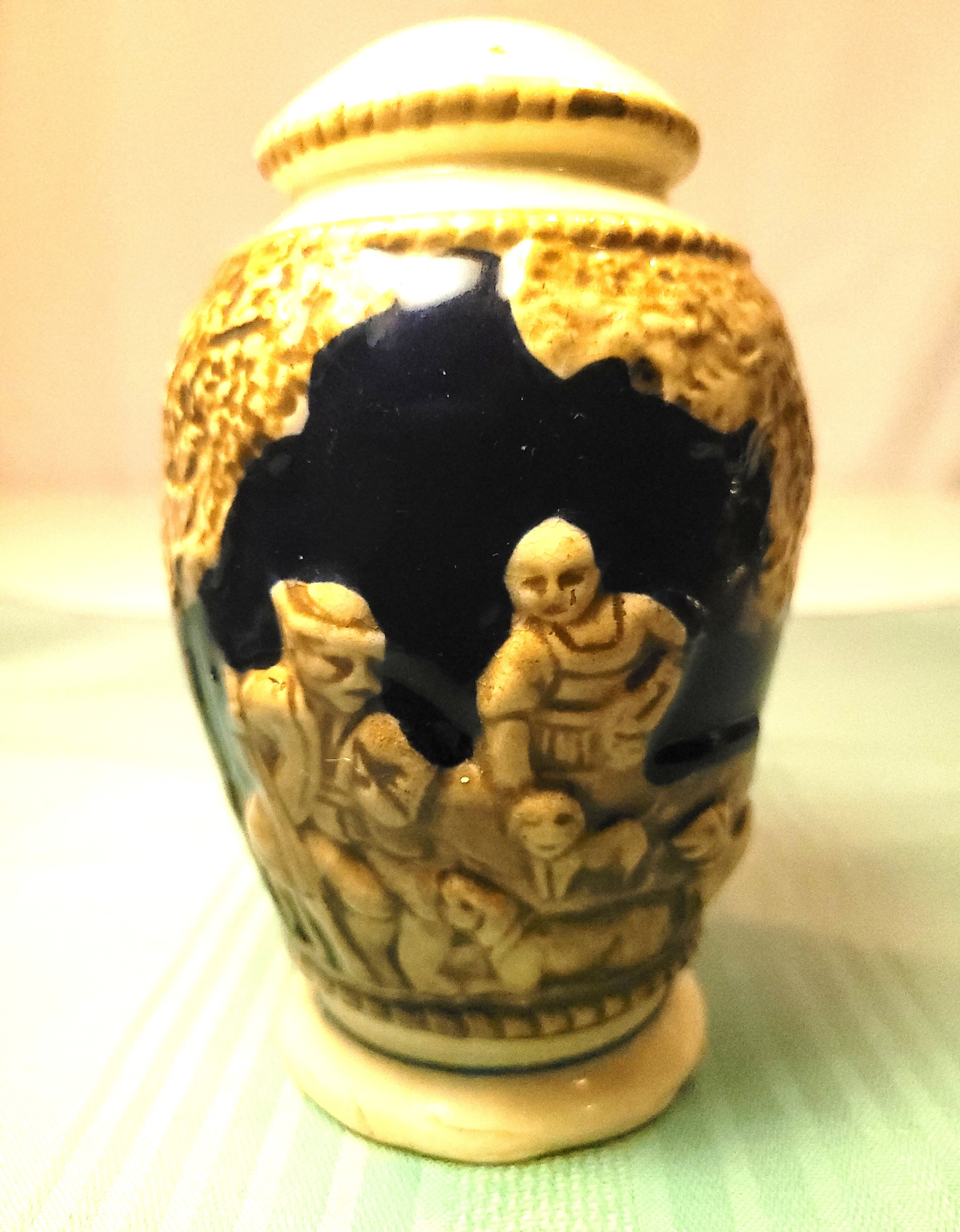 1955 Cobalt Blue Relief Shaker Japan Tavern Hunting Scene - photo 4