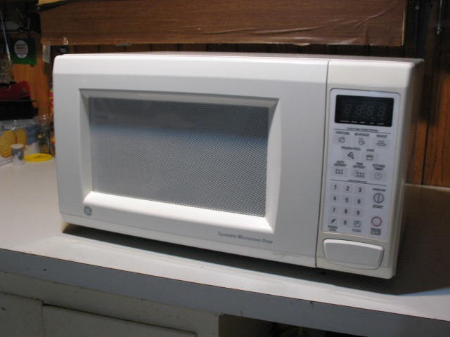 GE Countertop Microwave Oven - photo 2