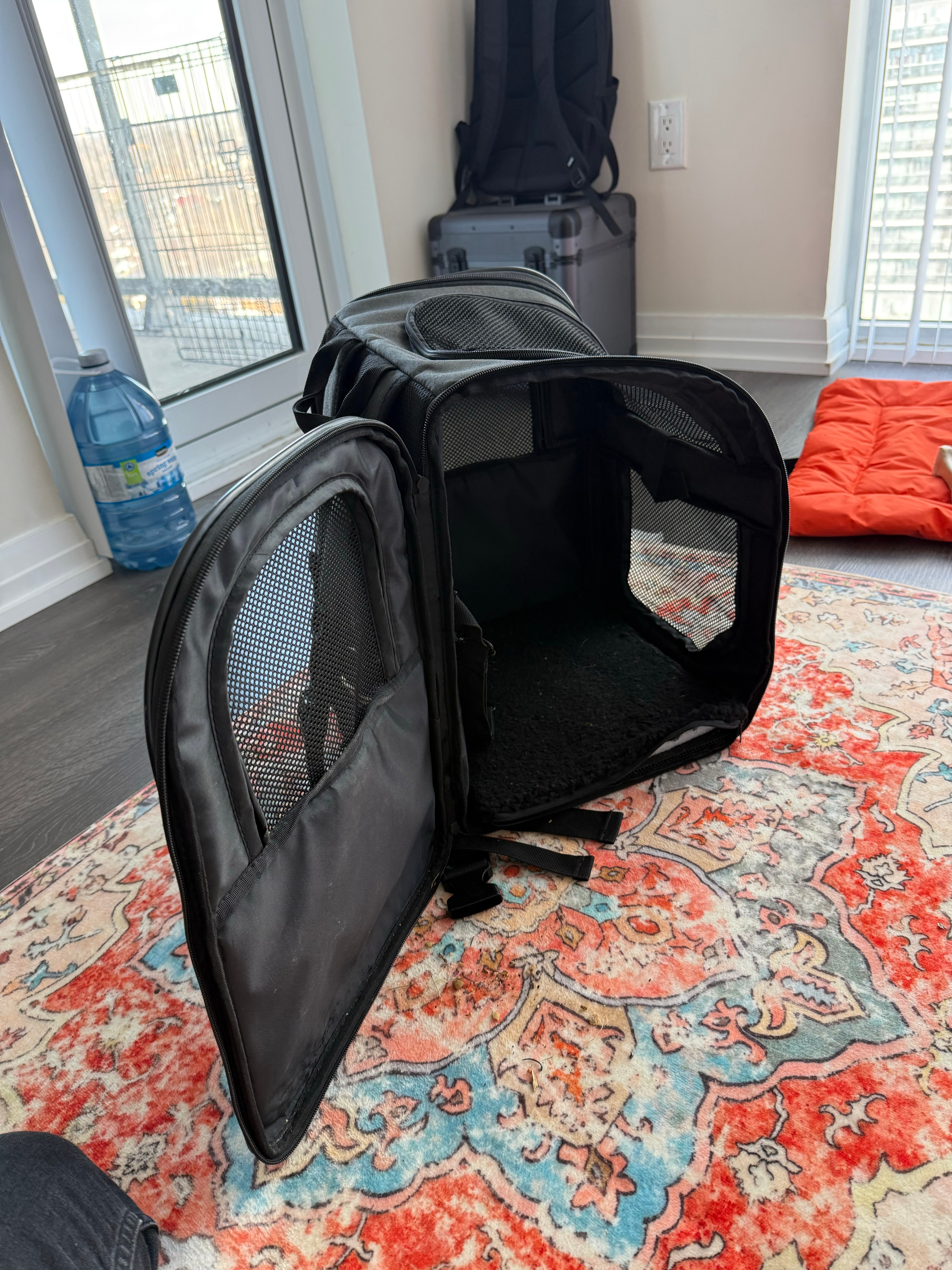 Pet Carrier Backpack for 4-15lb Cats and Dogs- like new - photo 2