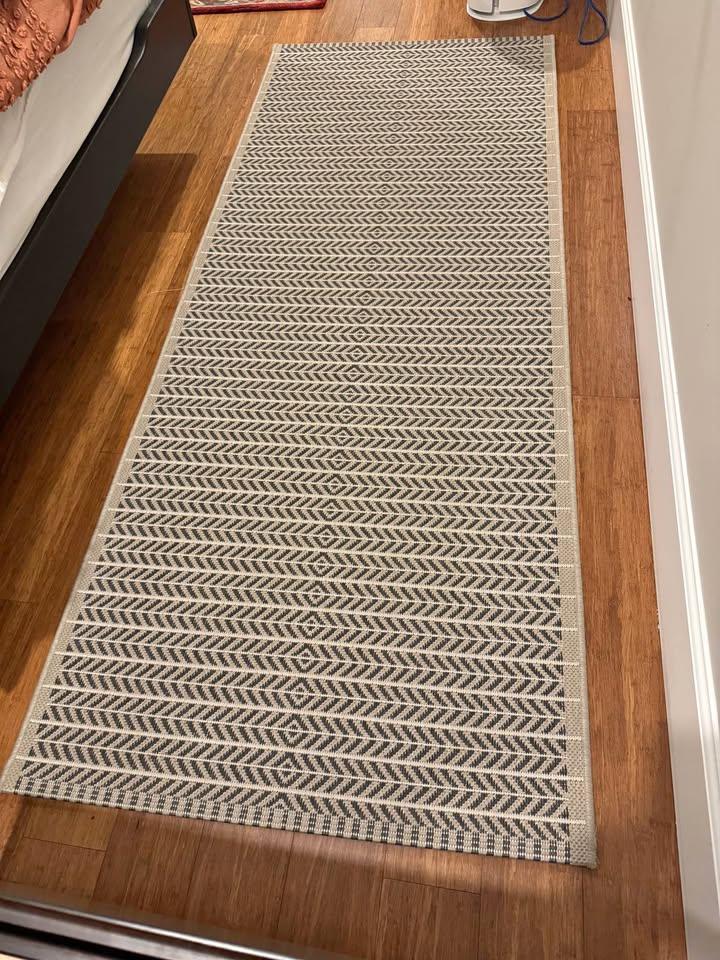 Carpet, Rug, Indoor/outdoor Mat 2’7” x 6’7” Like New - photo 3