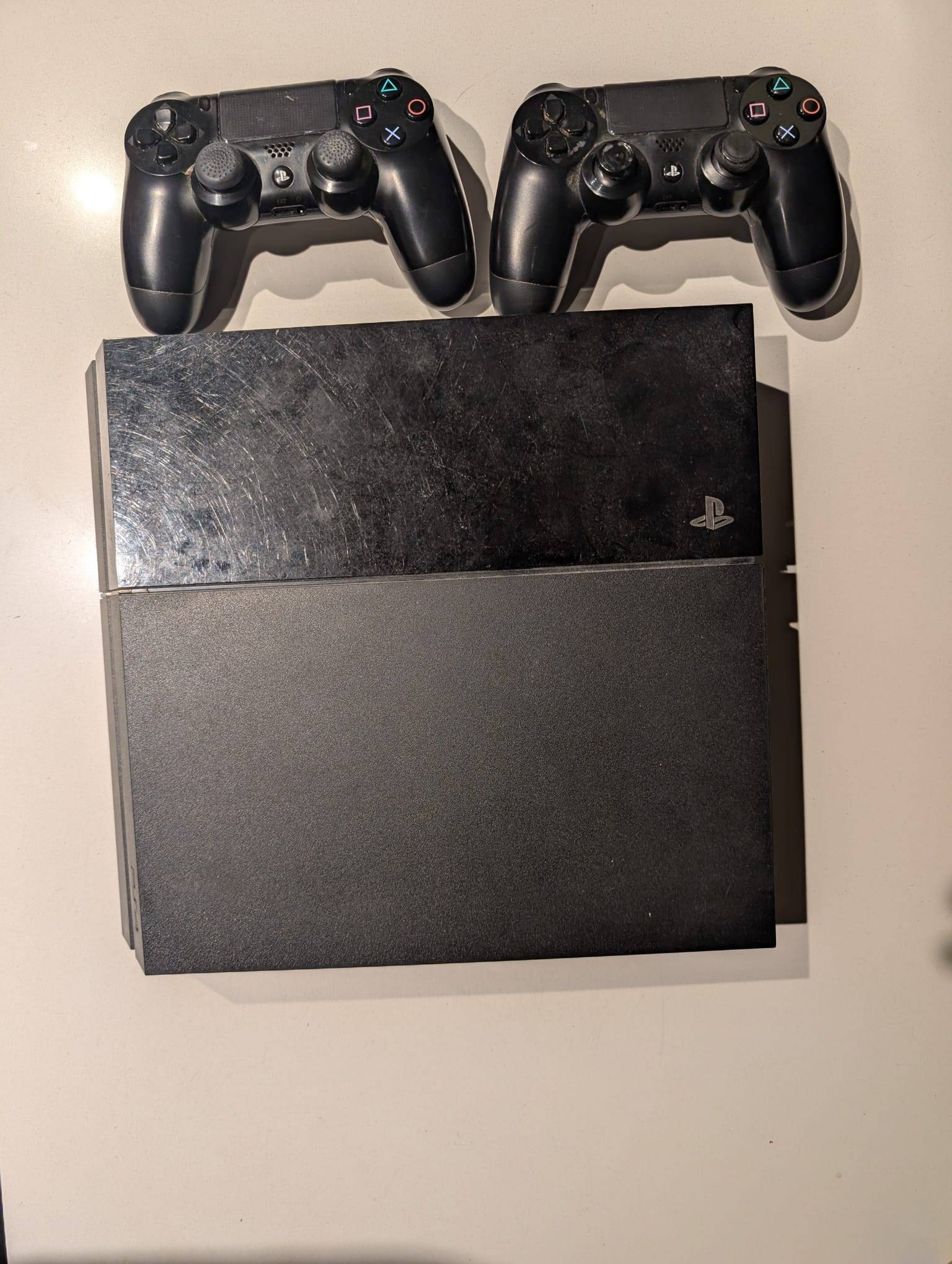 PlayStation 4 Console + 2 Controllers –  In Great Condition - photo 3