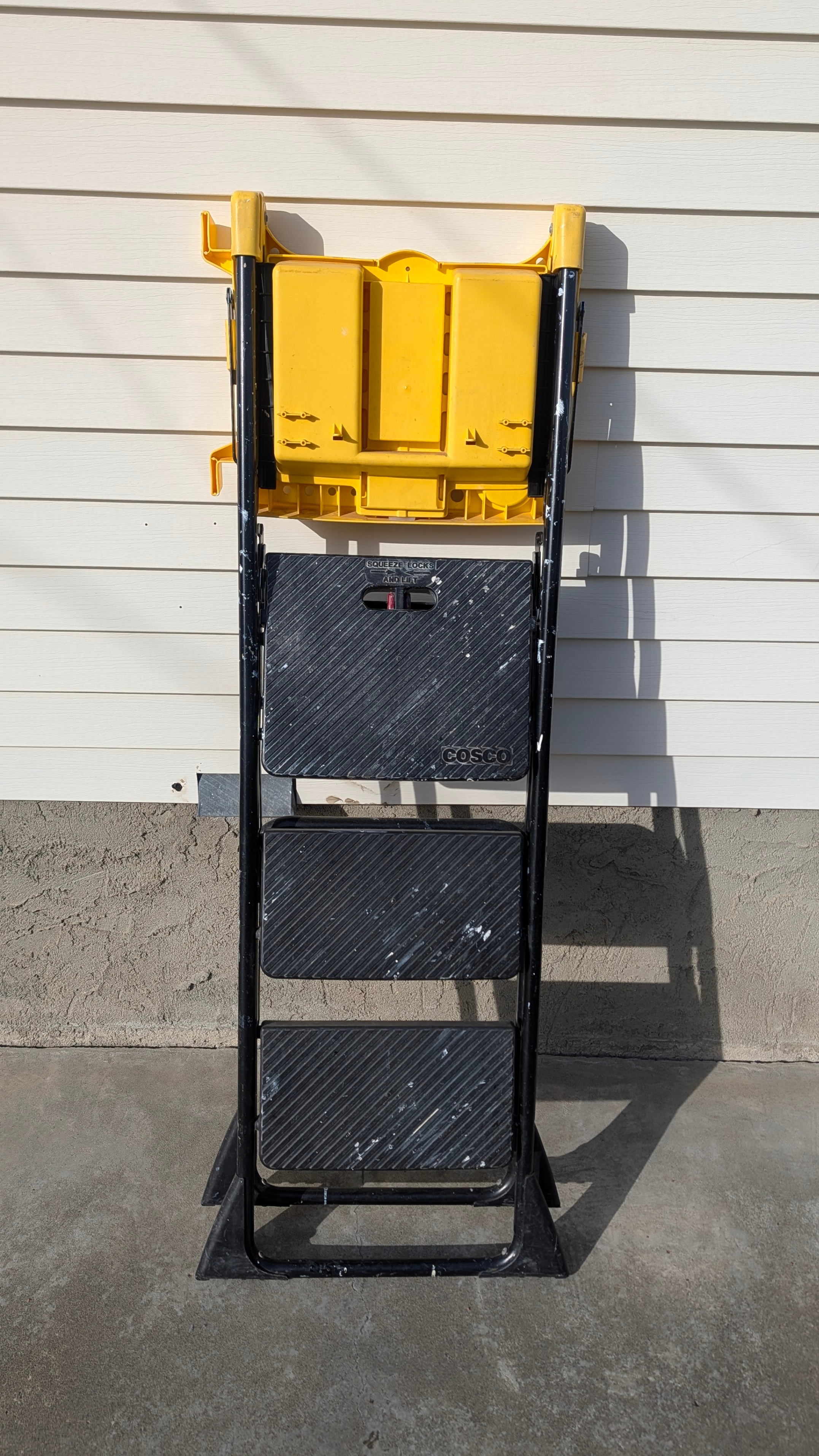 Cosco Deluxe Pro Fold Work Platform Ladder - photo 5