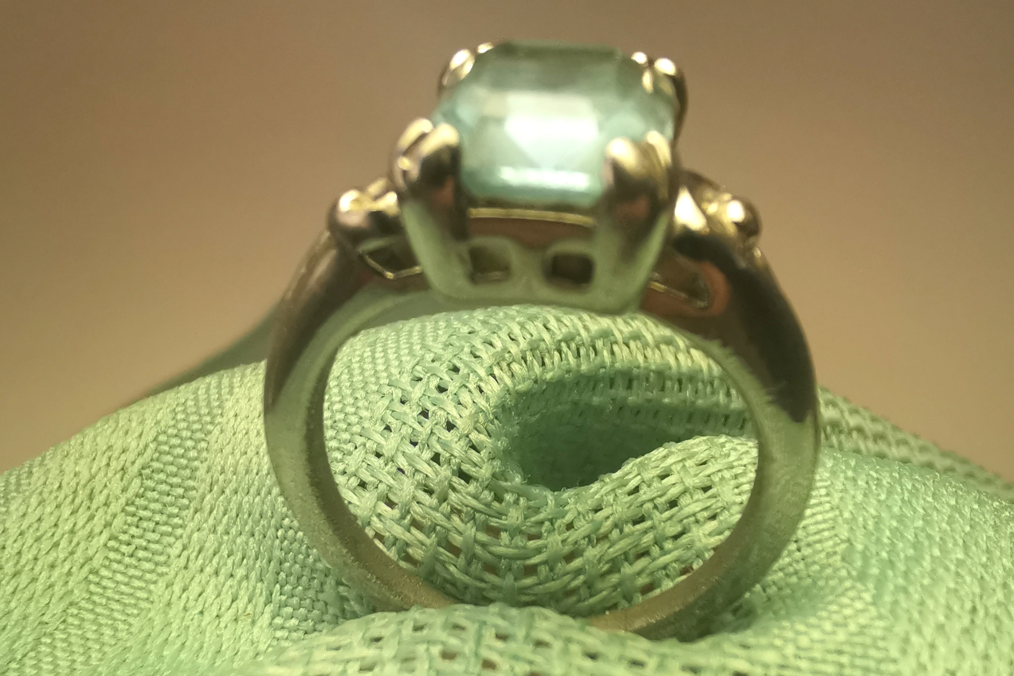 1981 Avon BLUE ICE Ring Size 6.5 - Emerald Cut Aquamarine Style - photo 3