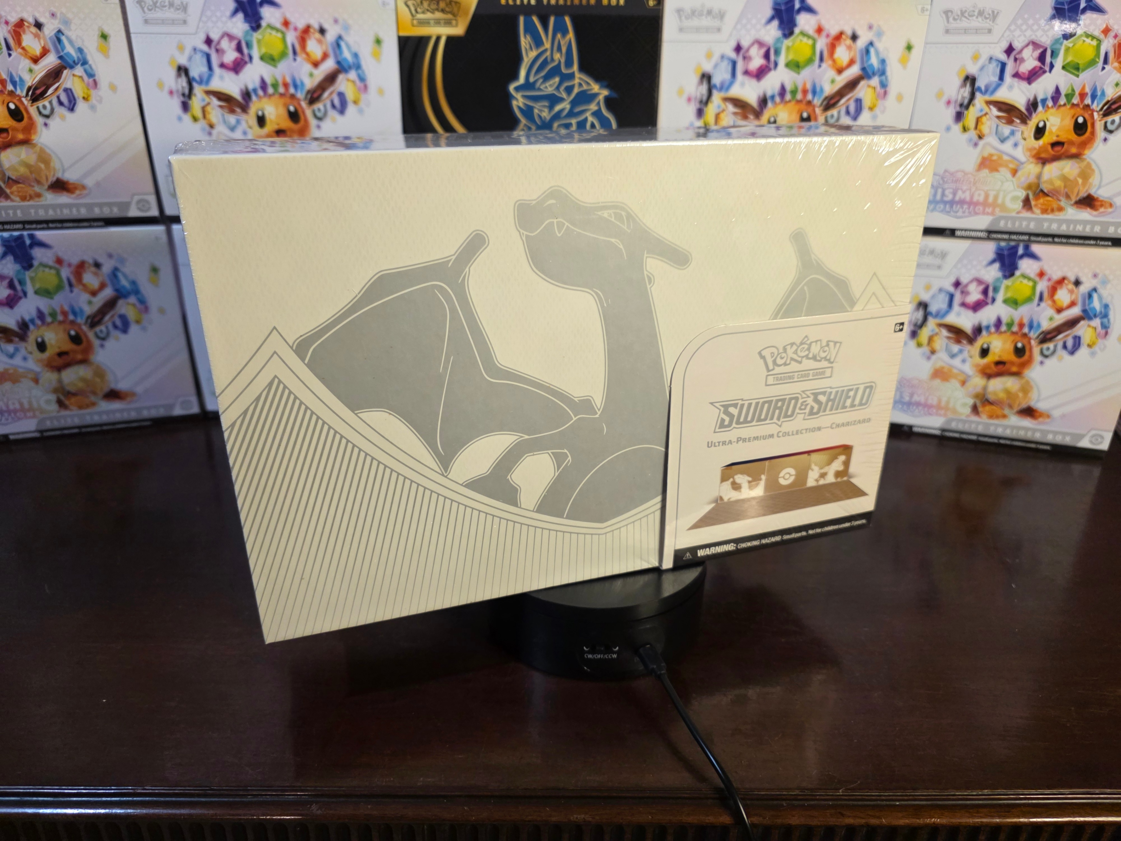 CHARIZARD ULTRA PREMIUM COLLECTION – SEALED NM w/ ACRYLIC CASE