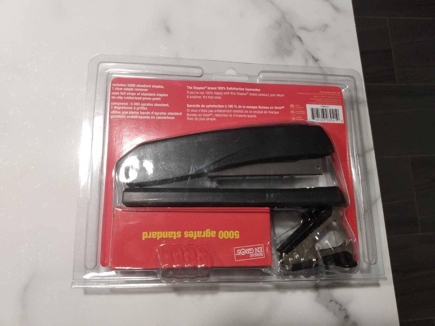 New Staples Desktop Stapler + 5000 Staples - photo 2