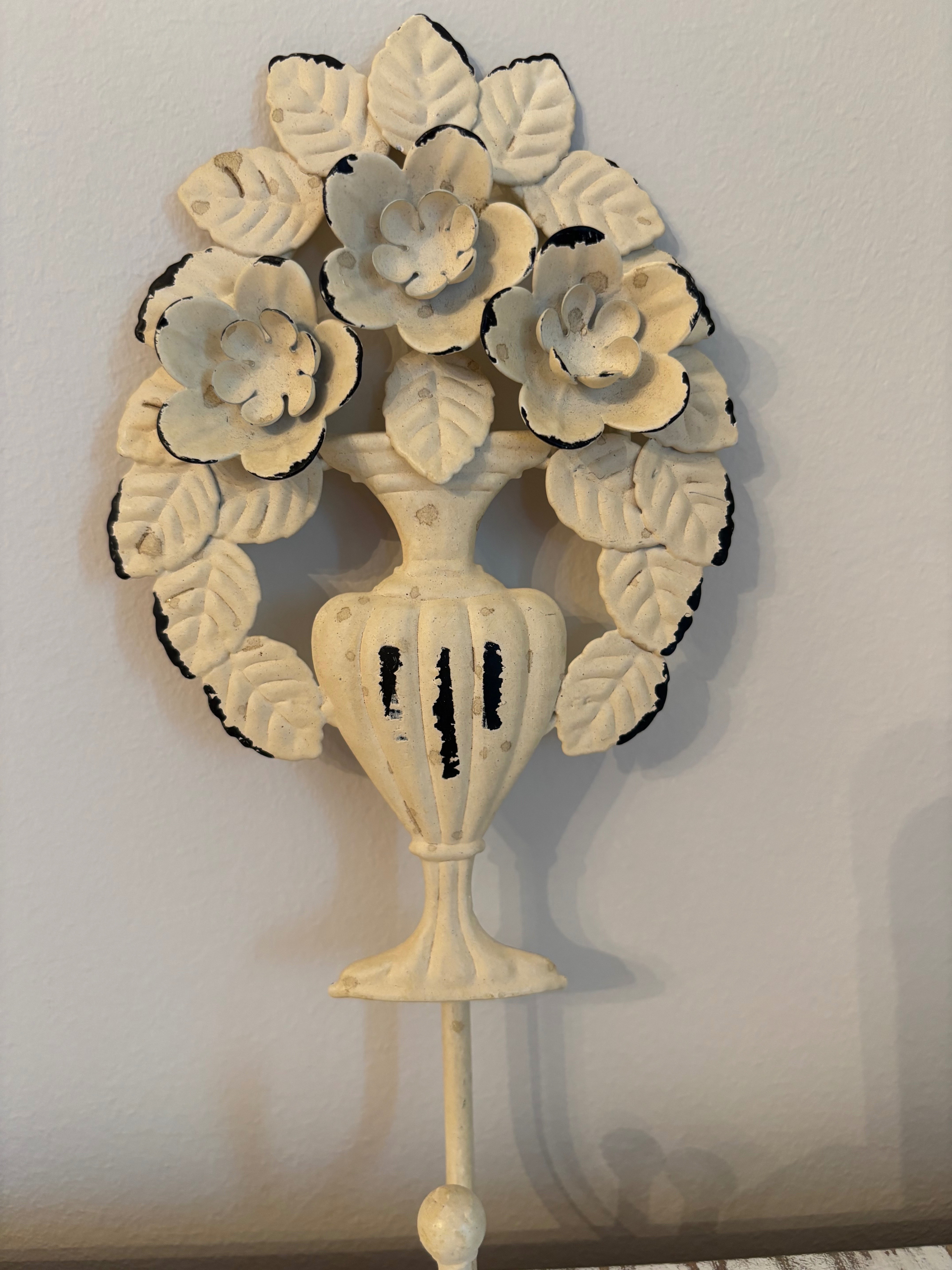 Set of 2 - antique distressed white,towel, robe,clothing hangers - photo 2
