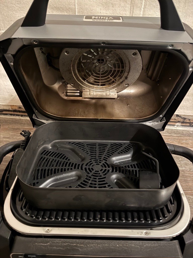 Ninja Woodfire Outdoor Grill – Excellent Condition - photo 3