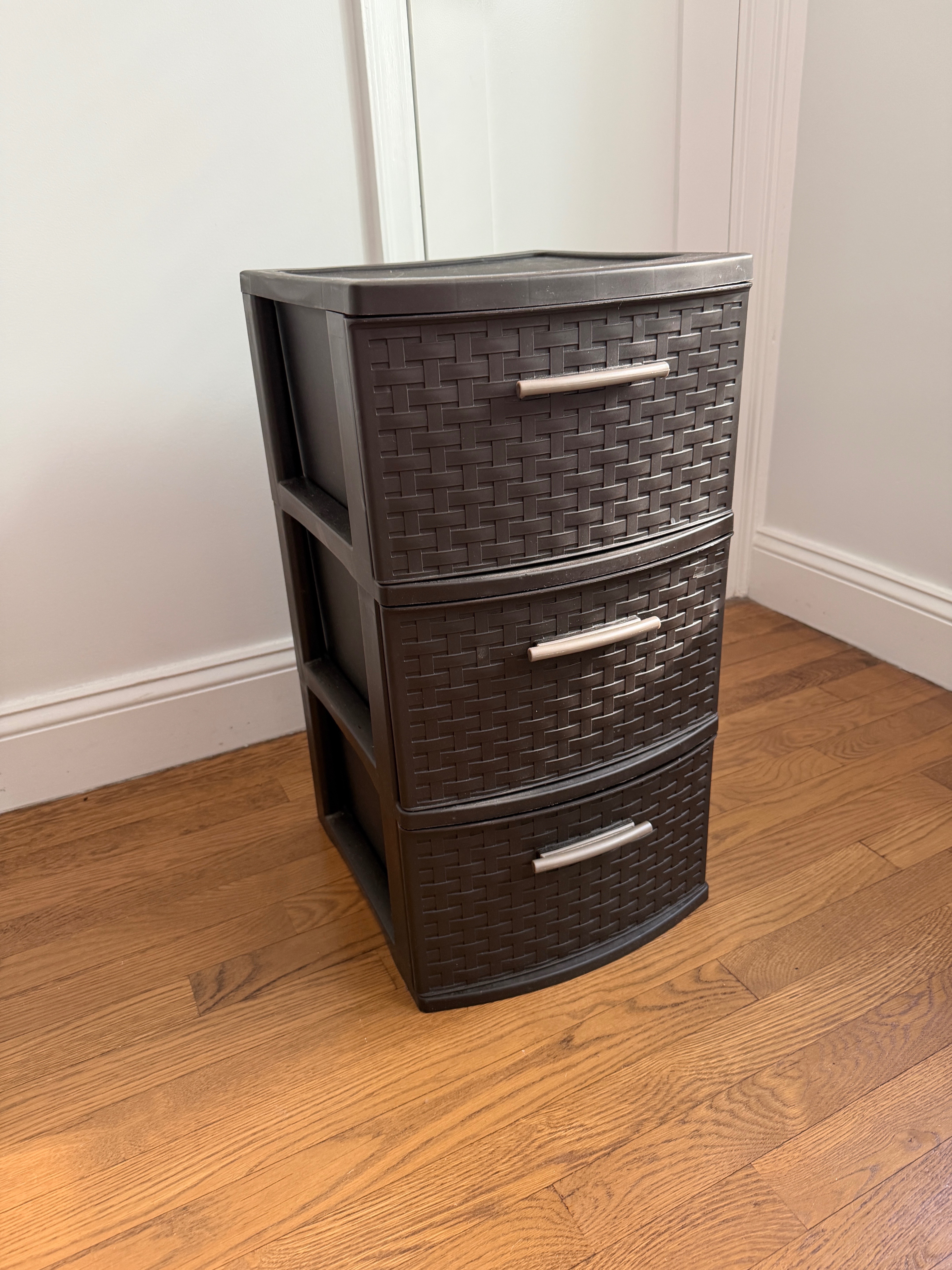 Plastic drawer chest