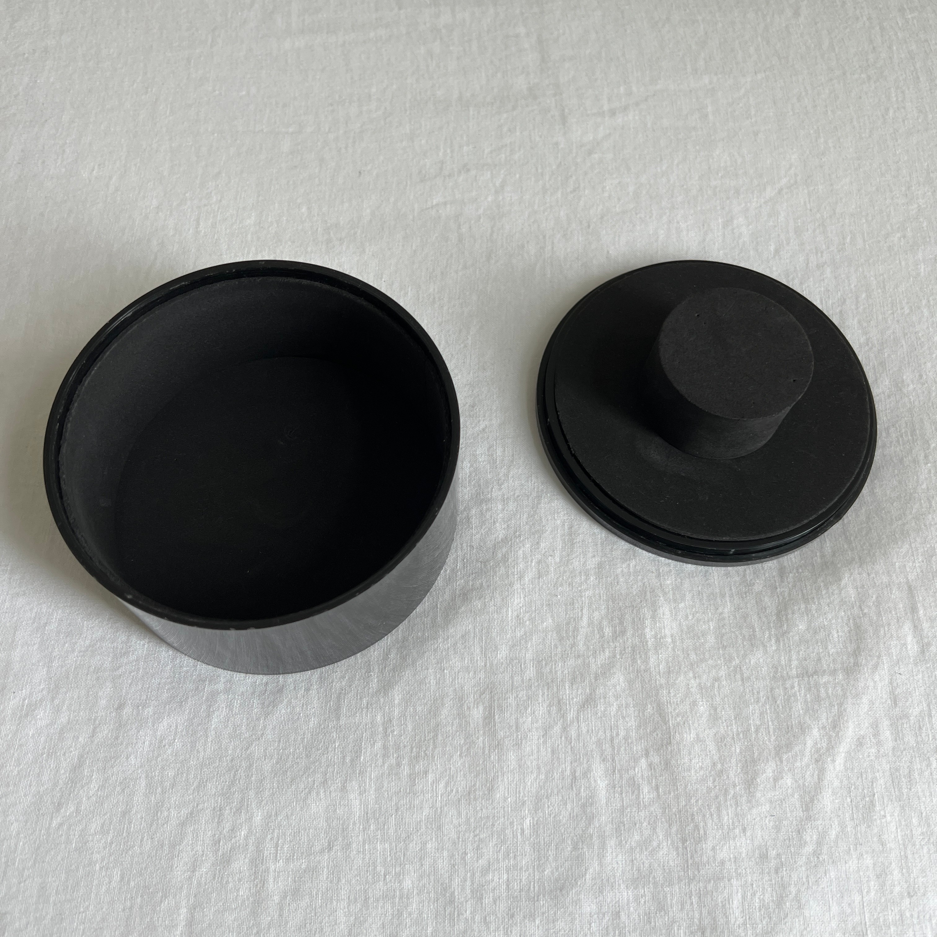Marc by Marc Jacobs Y2K Plastic Round Jewelry / Watch Box - photo 2