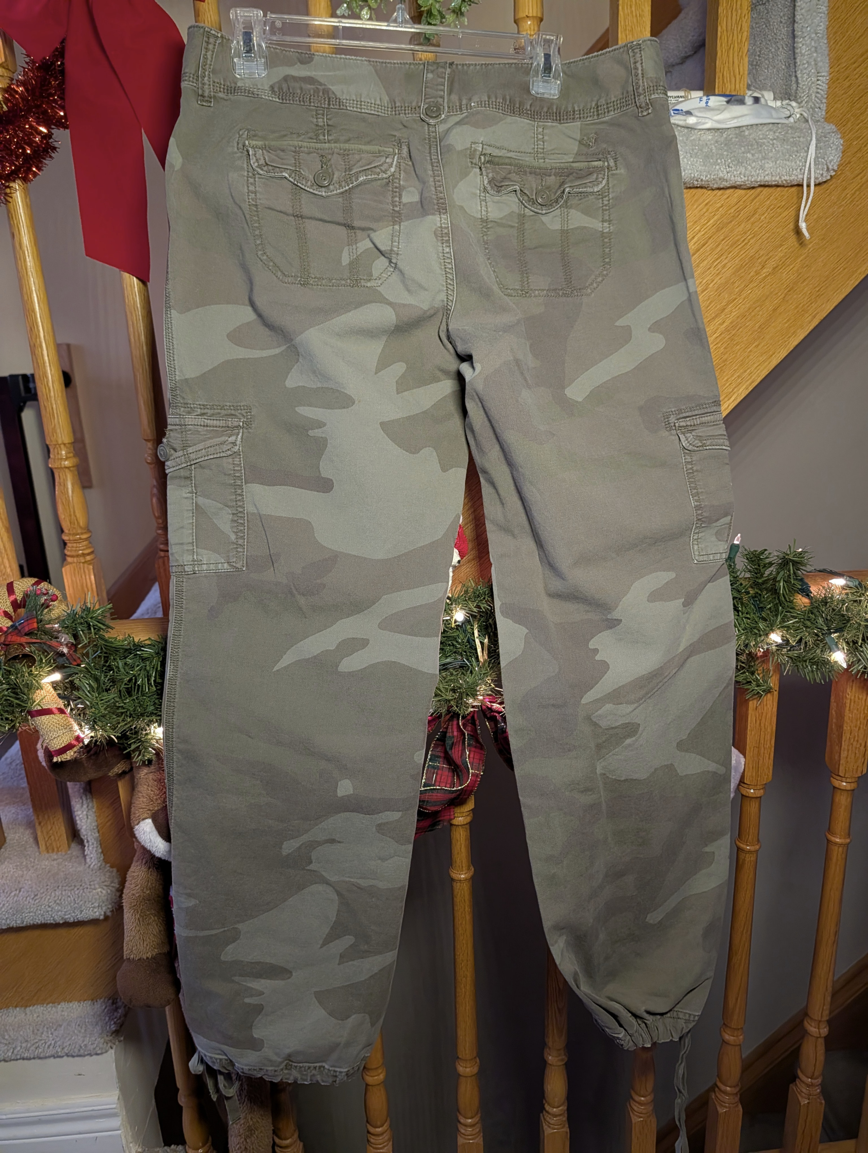 American Eagle Women's Camo Print Cargo Pants - photo 2