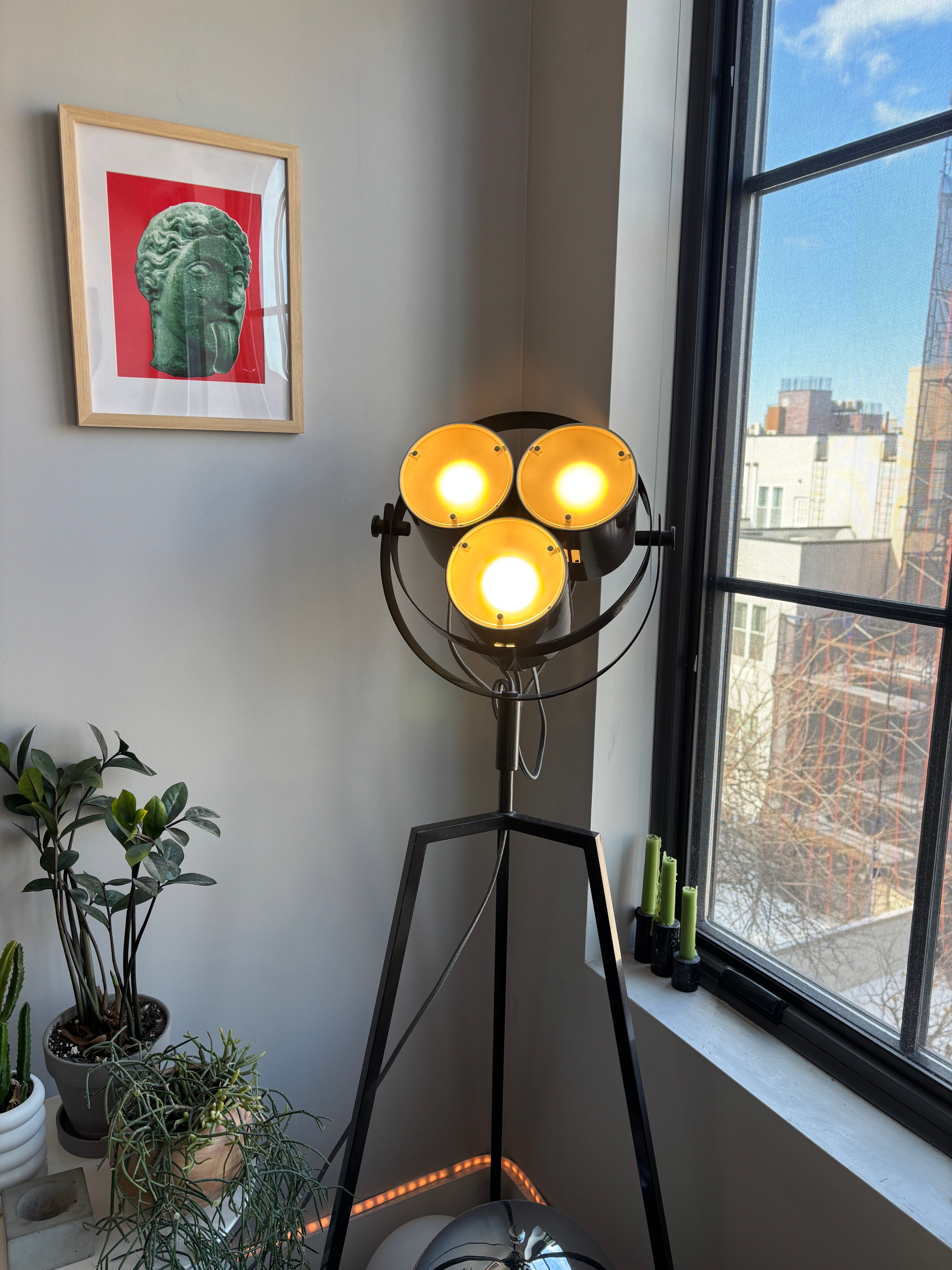 CB2 Studio 'Signal' Tripod Floor Lamp – Black - photo 4