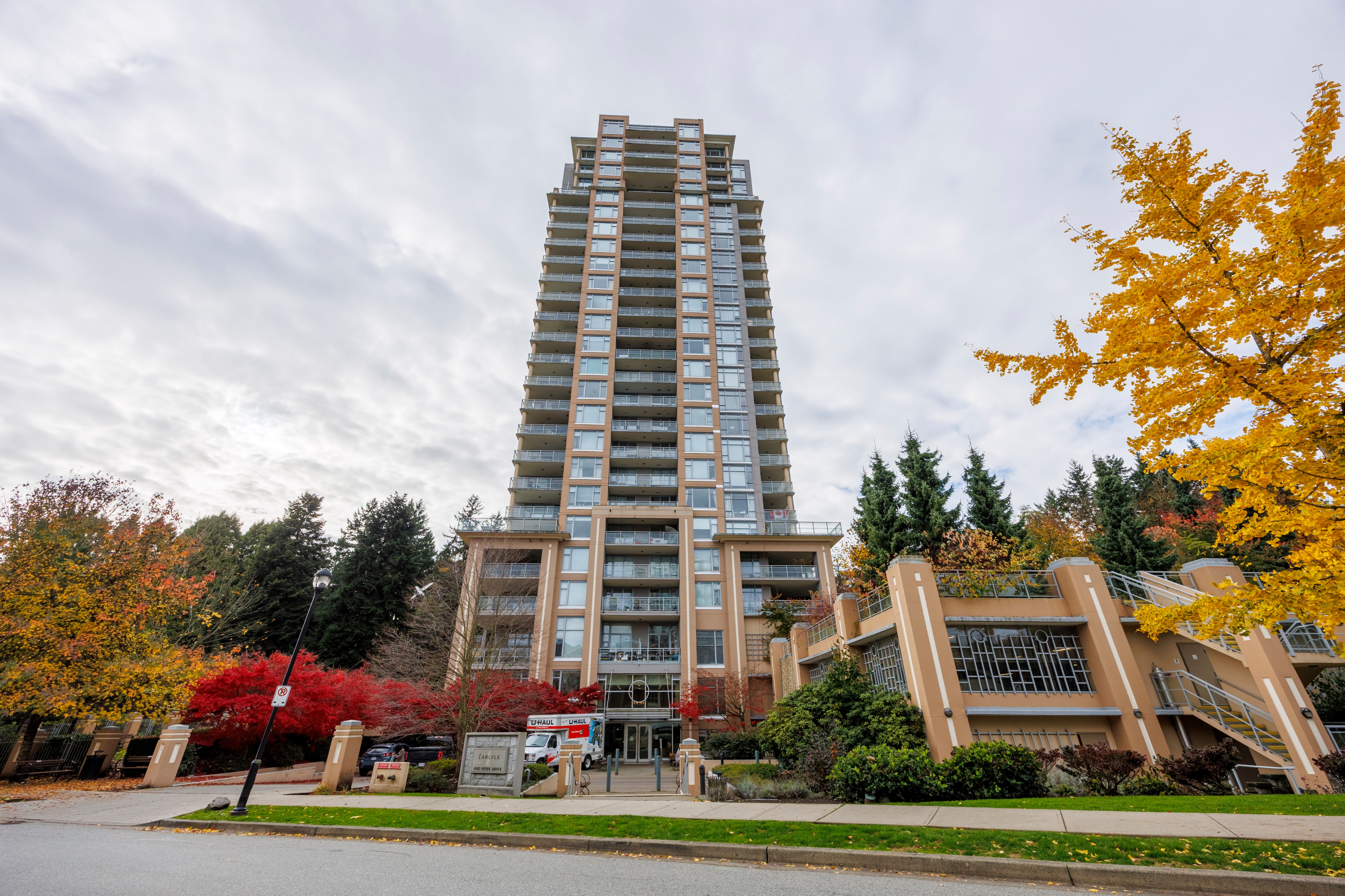 Spacious 2BR/2BA in Victoria Hill (New Westminster)