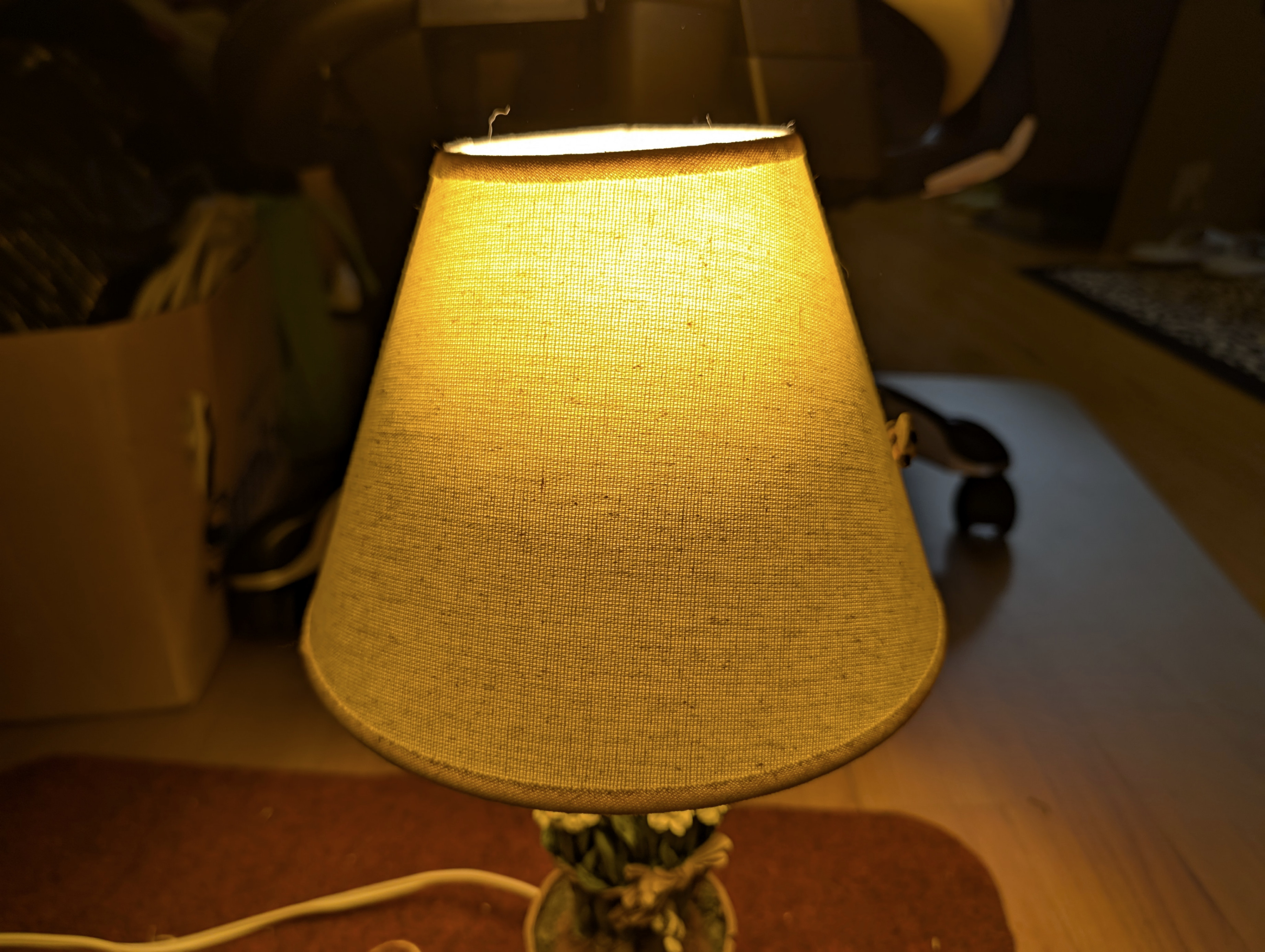 Desk Lamp with Ceramic Floral Base & Bee Decor - photo 4