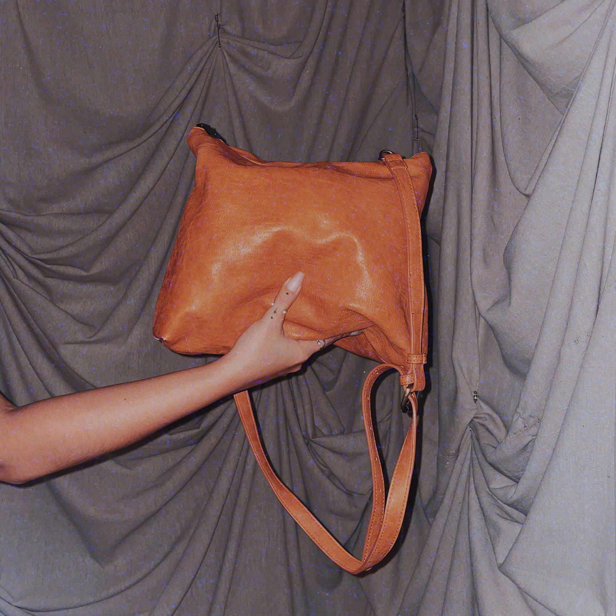 tan leather crossover purse bag