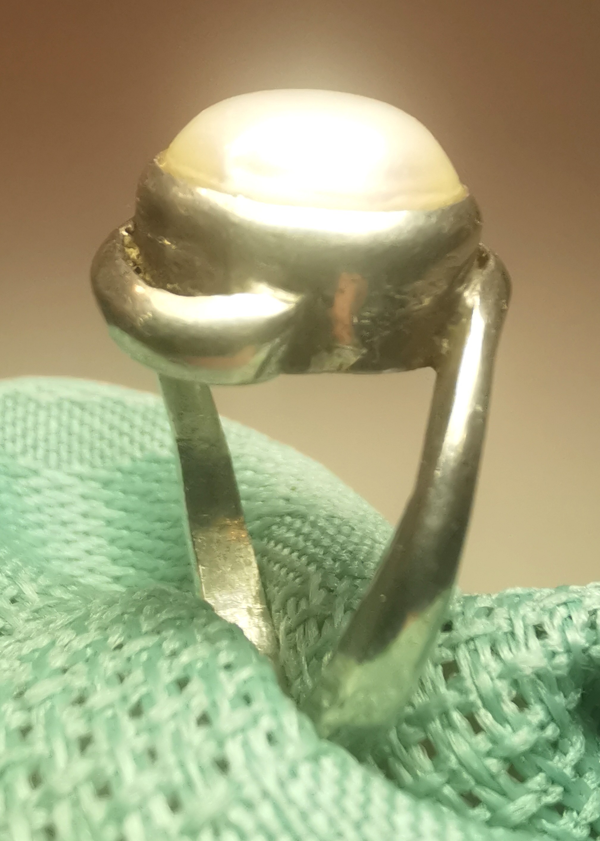 1970s Artisan Bypass Pearl Ring Silver Tone Size 4 Modernist - photo 2