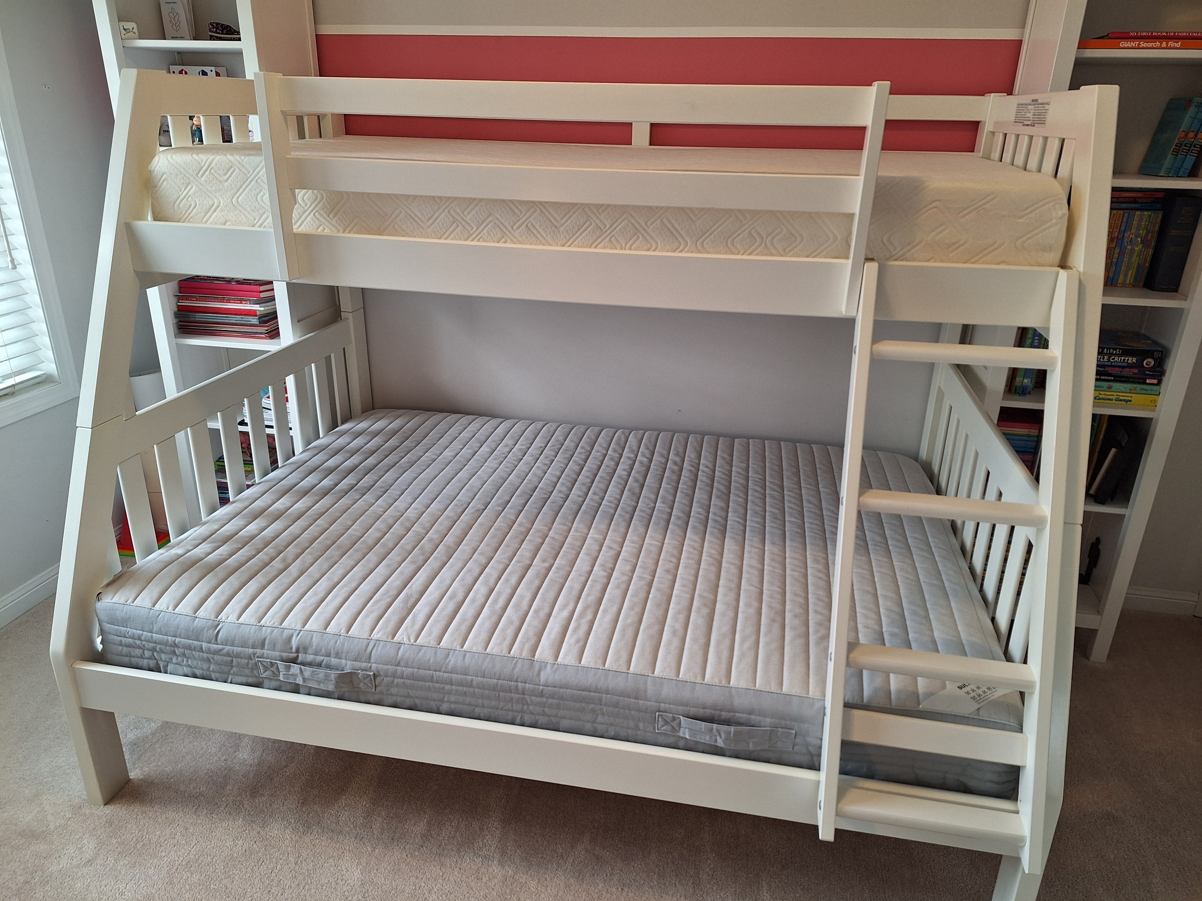 Twin/Full solid wood bunk bed (incl 2 mattresses) – 4 yrs old - photo 5
