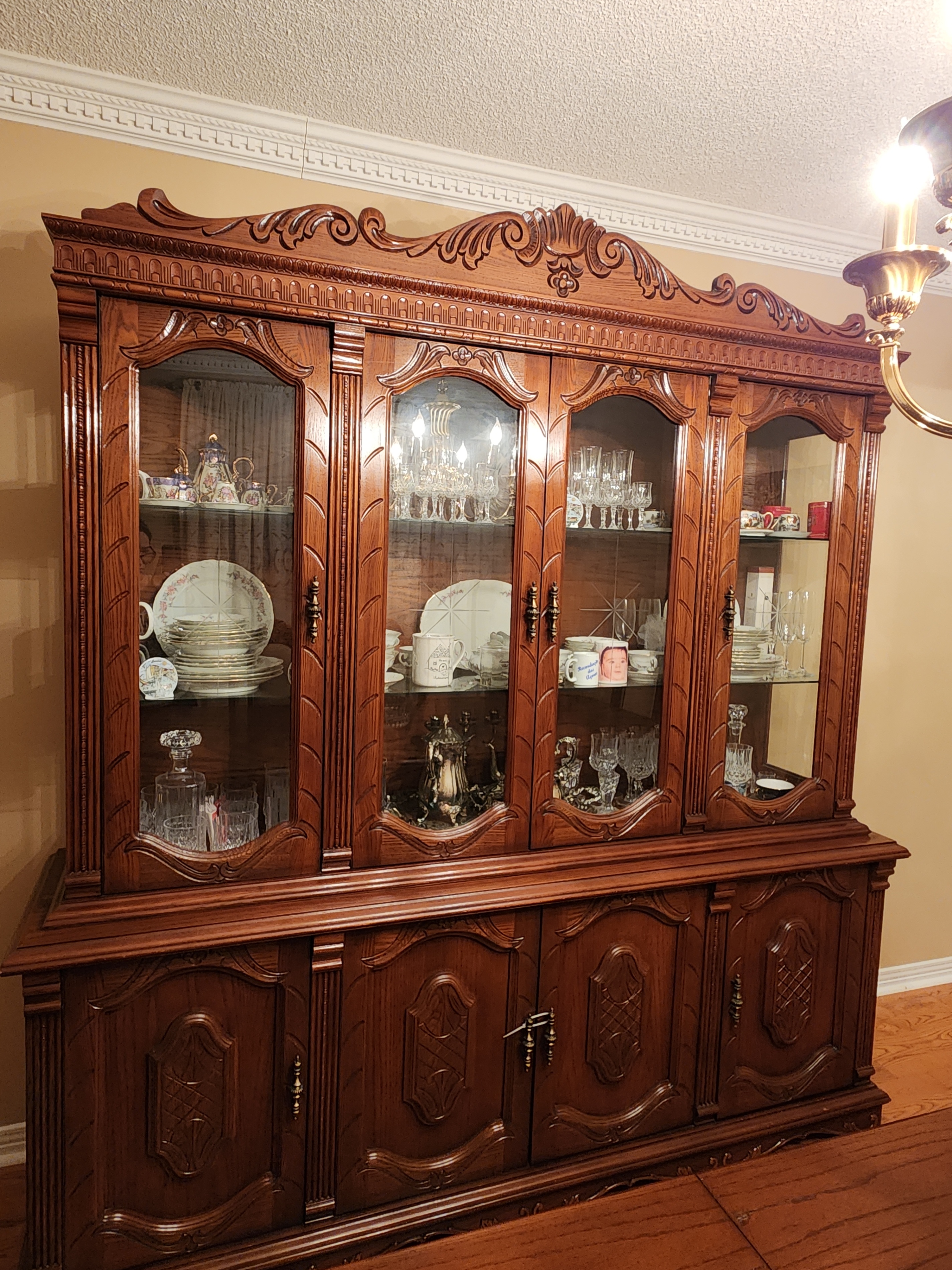 Dining Room Set with Hutch and Eight Chairs - photo 3