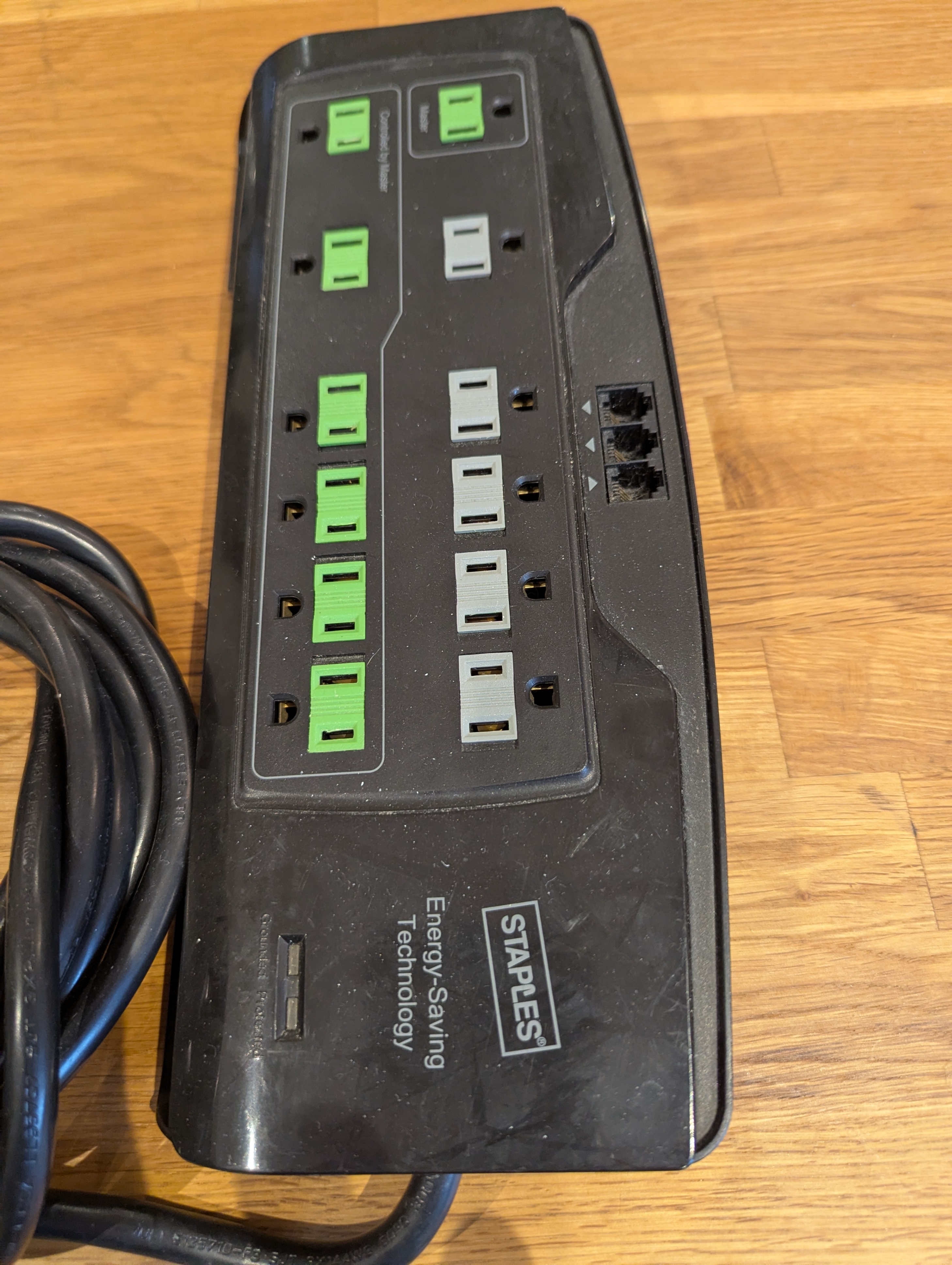 Staples Energy-Saving Technology Power Strip