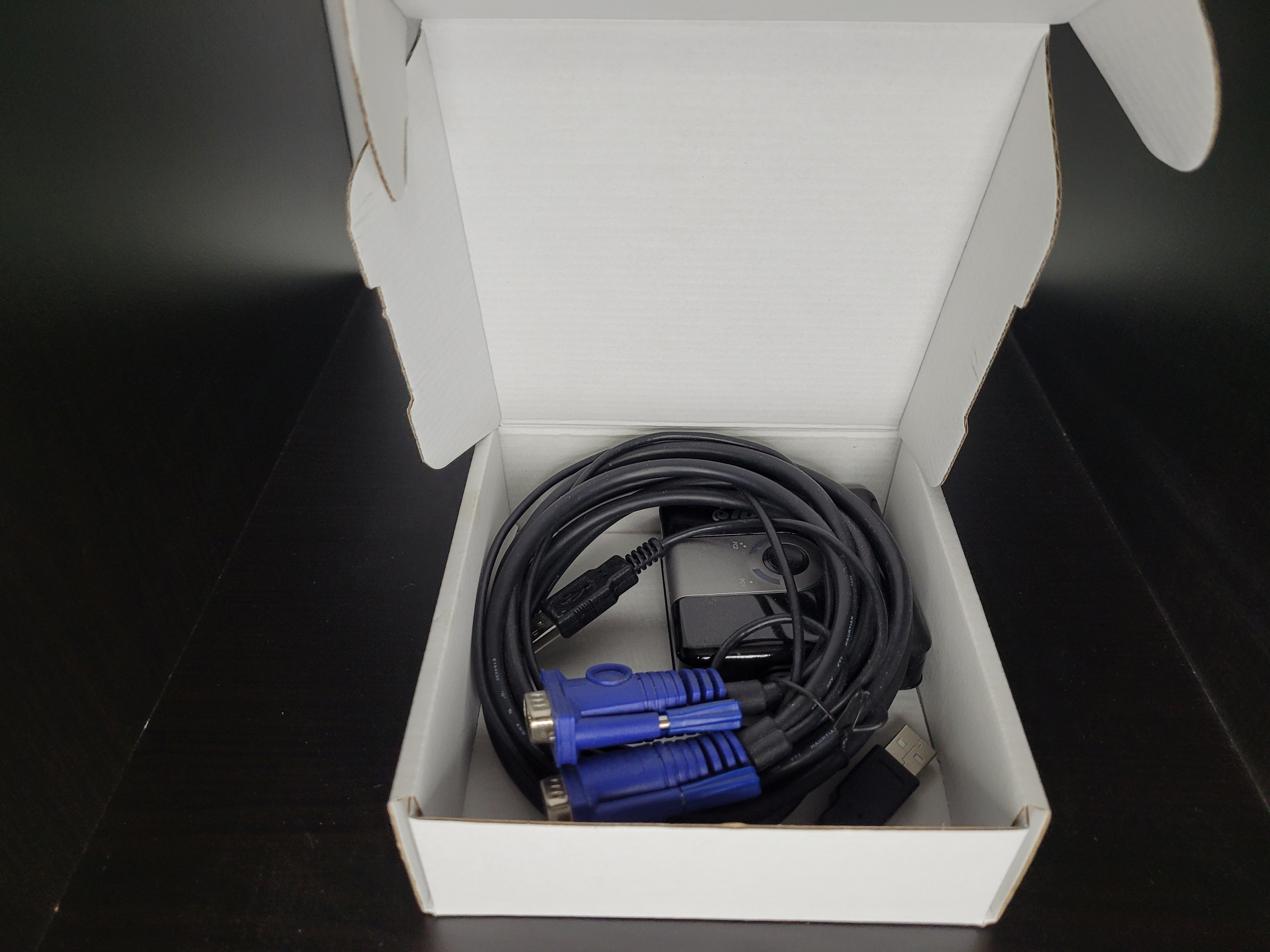 IOGEAR 2-Port Compact USB VGA KVM with Built-in Cables