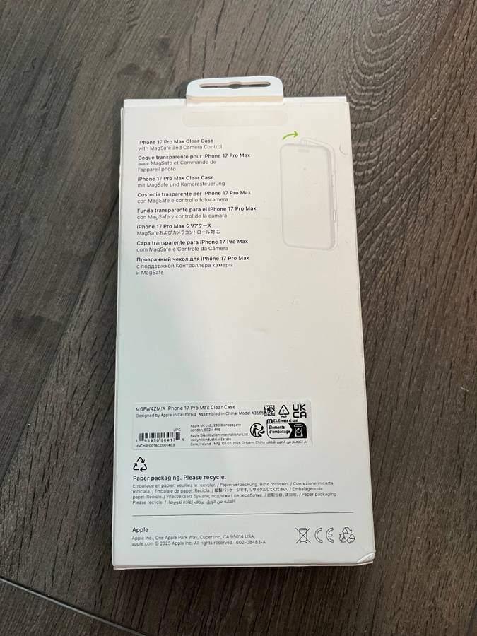 Apple Fitted Hard Shell MagSafe Case - iPhone 17 Pro Max -Clear - photo 4