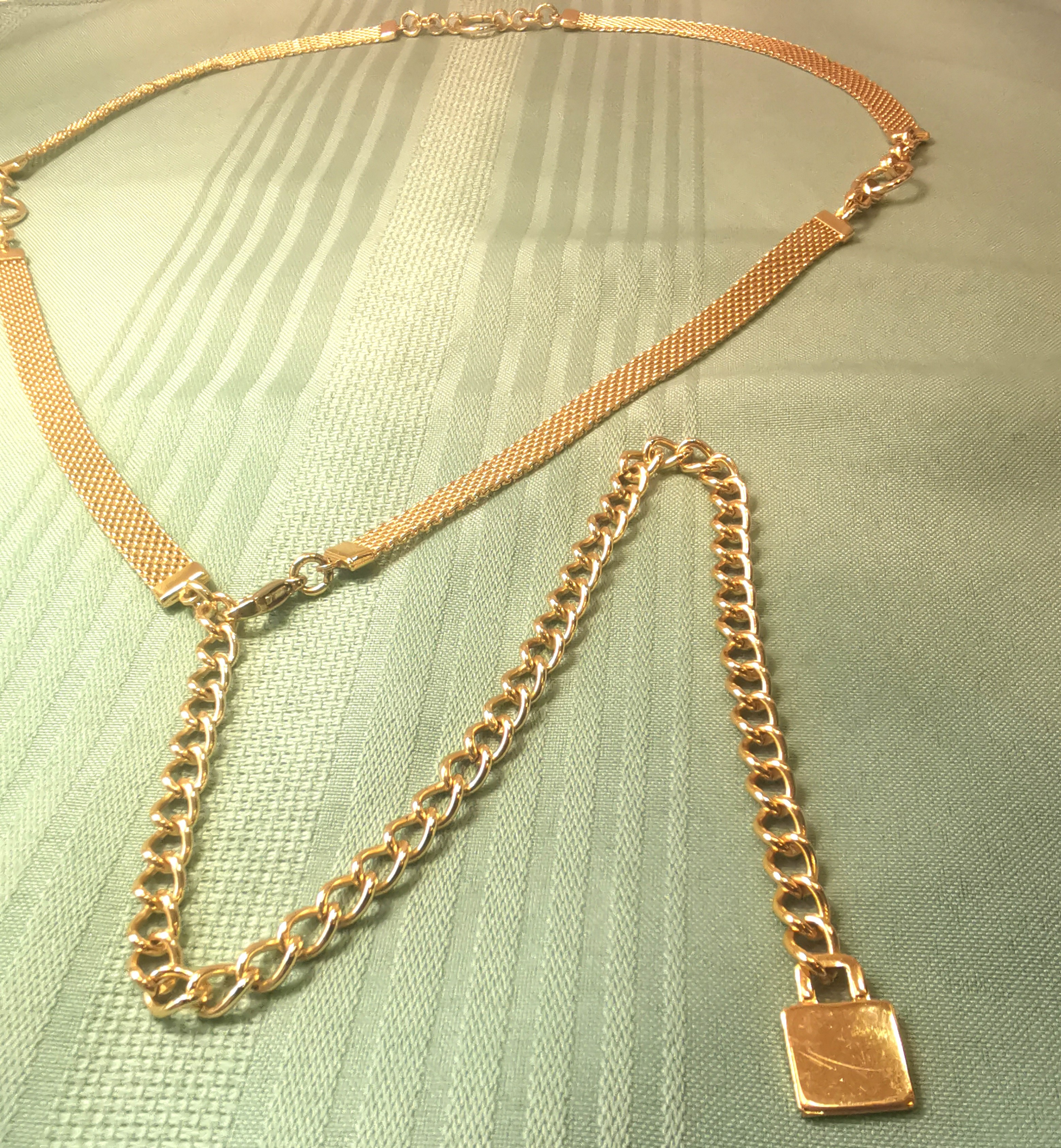 1990 Gold Tone Mesh Belt Padlock Charm 40.5" Adjustable Chain - photo 3
