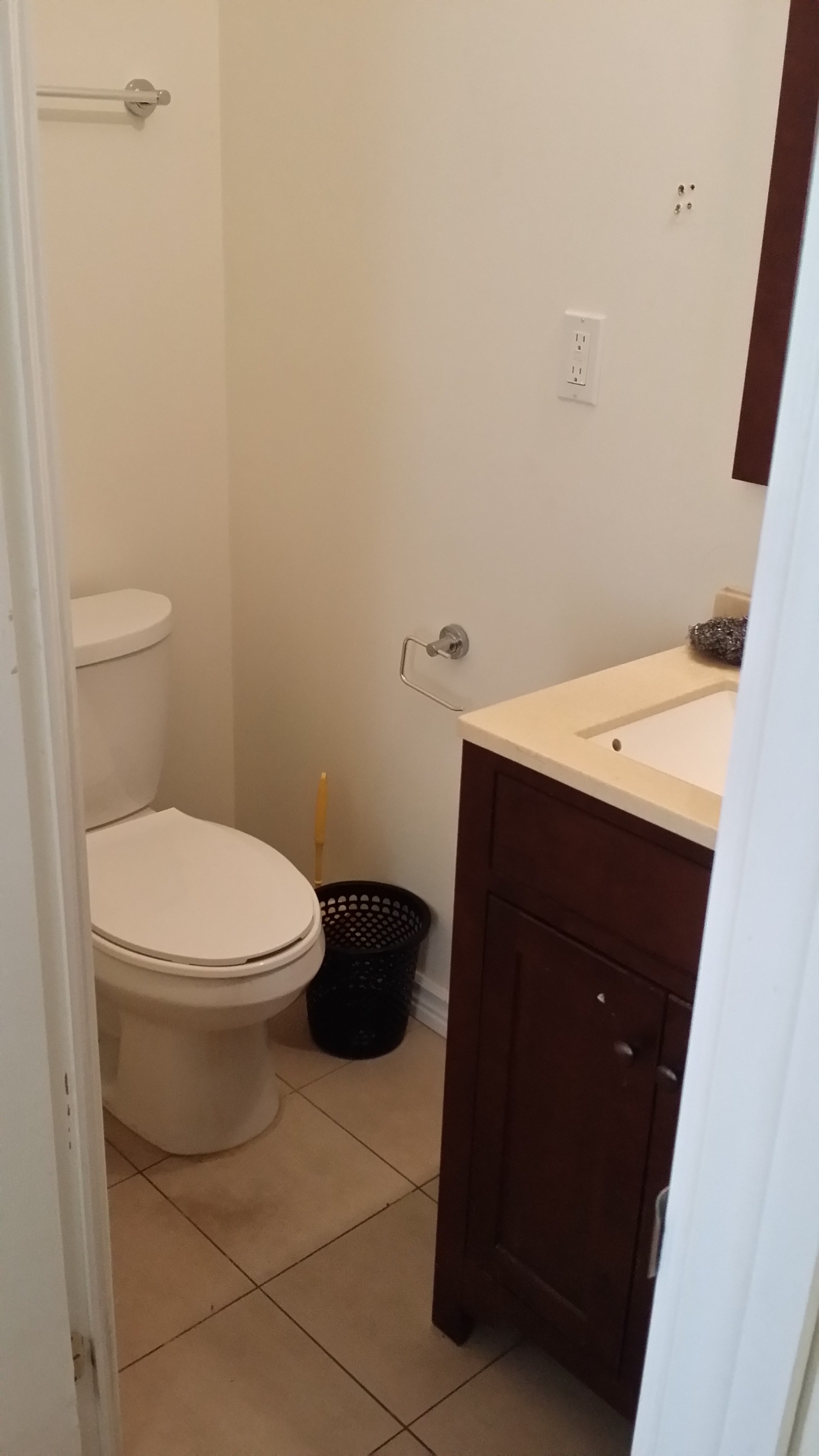 bedroom with private washroom $750 all include near York Uni. - photo 3