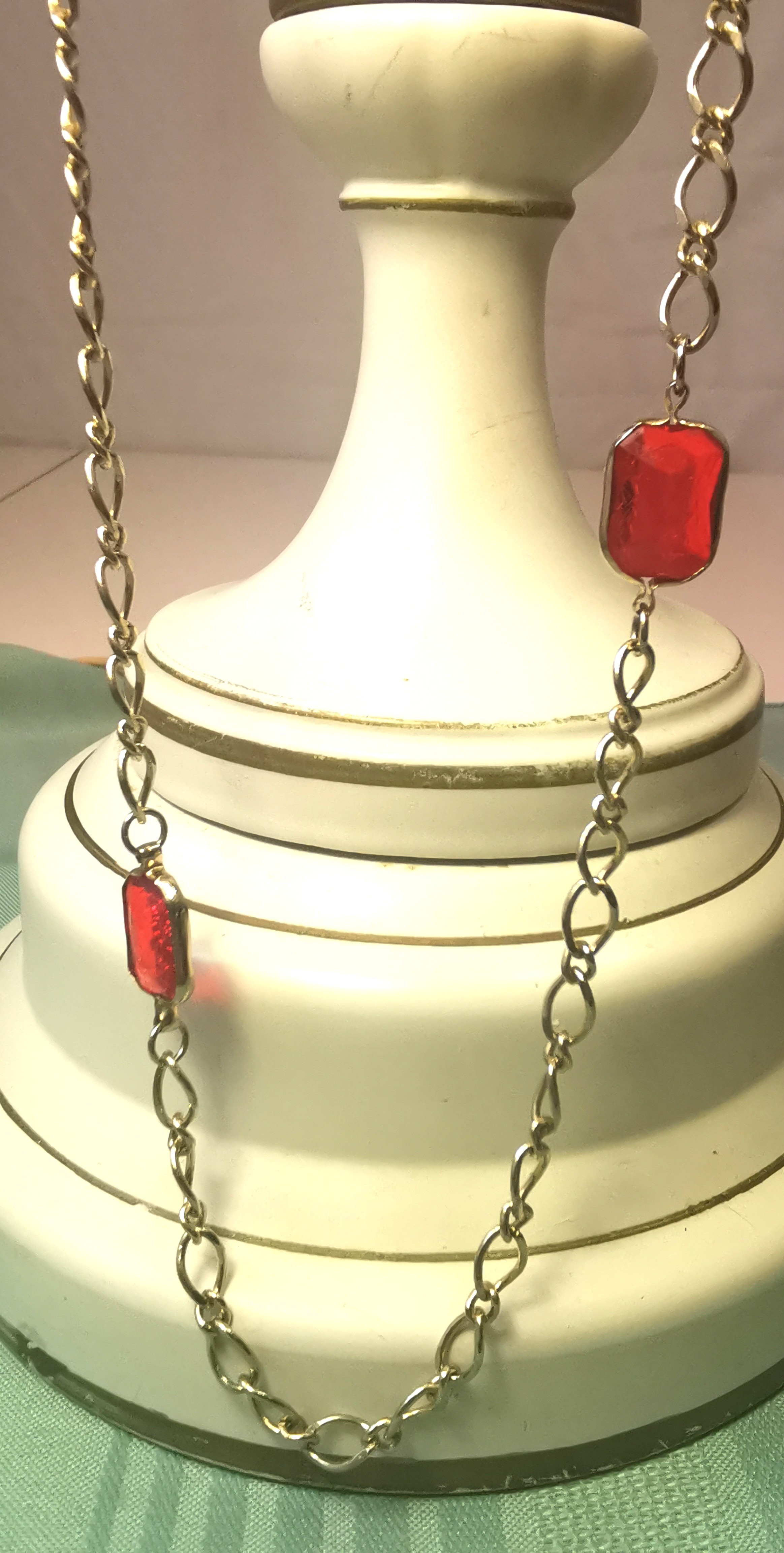 Circa 1978 Gold Tone Red Glass Station Necklace 17" Continuous - photo 3