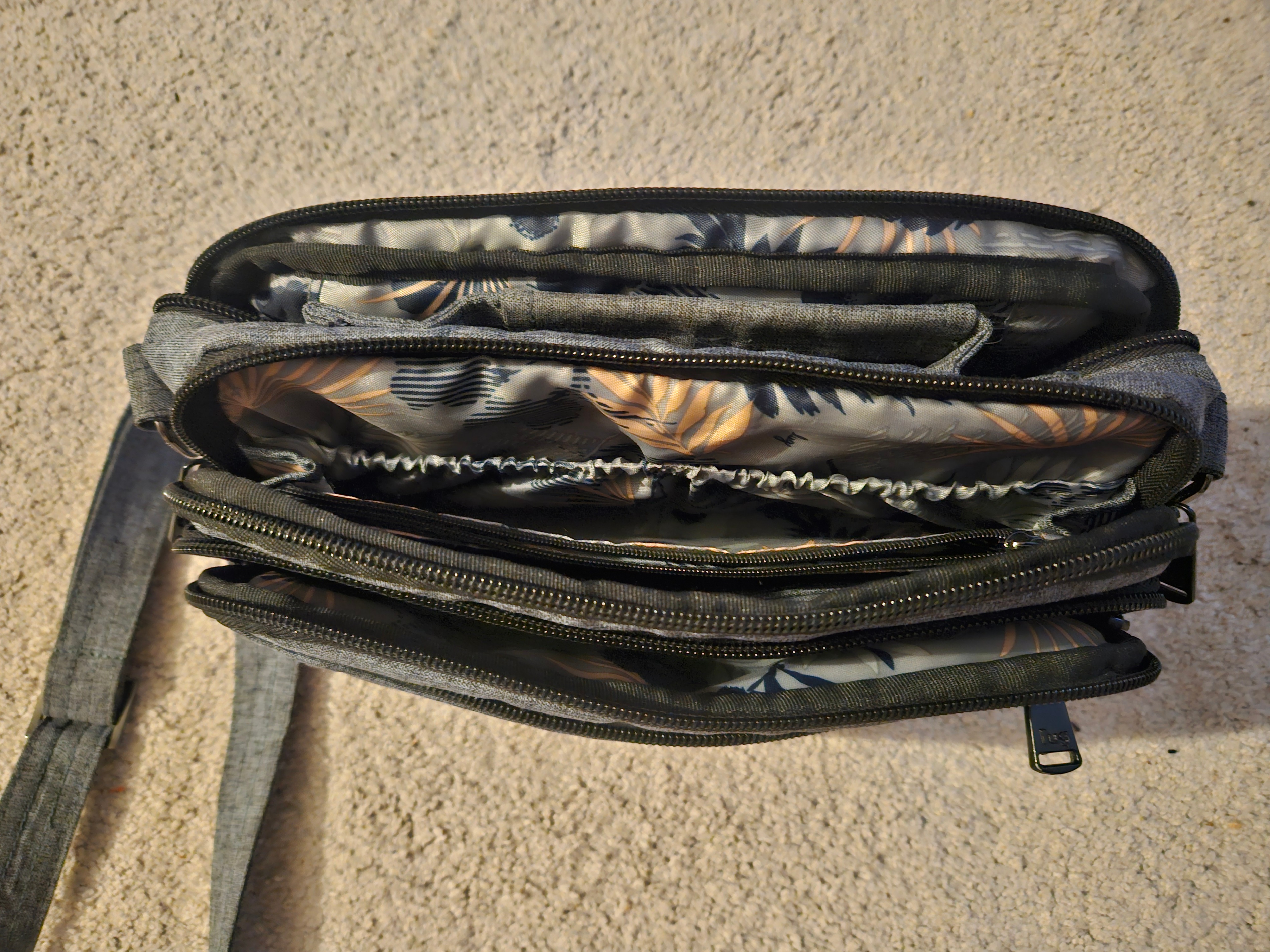 Lug Scoop Crossbody Travel Bag, Heather Indigo, MINT Cond (RFID) - photo 2