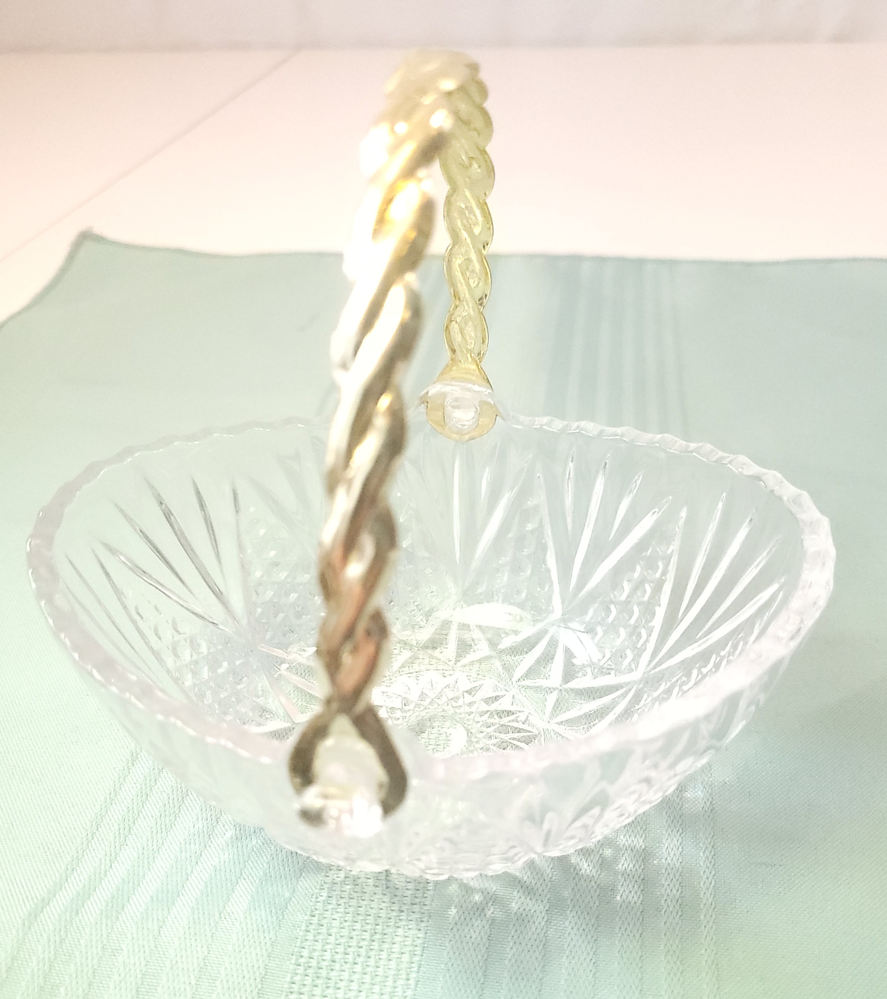 1982 West Germany 24% Lead Crystal Basket Gold Twisted Handle - photo 2
