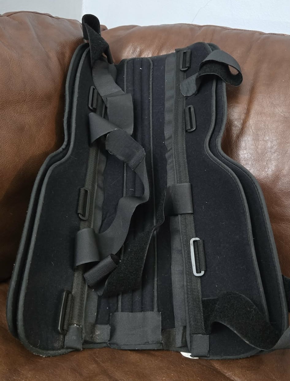 Knee Immobilizing Leg Splint - Good Used Condition