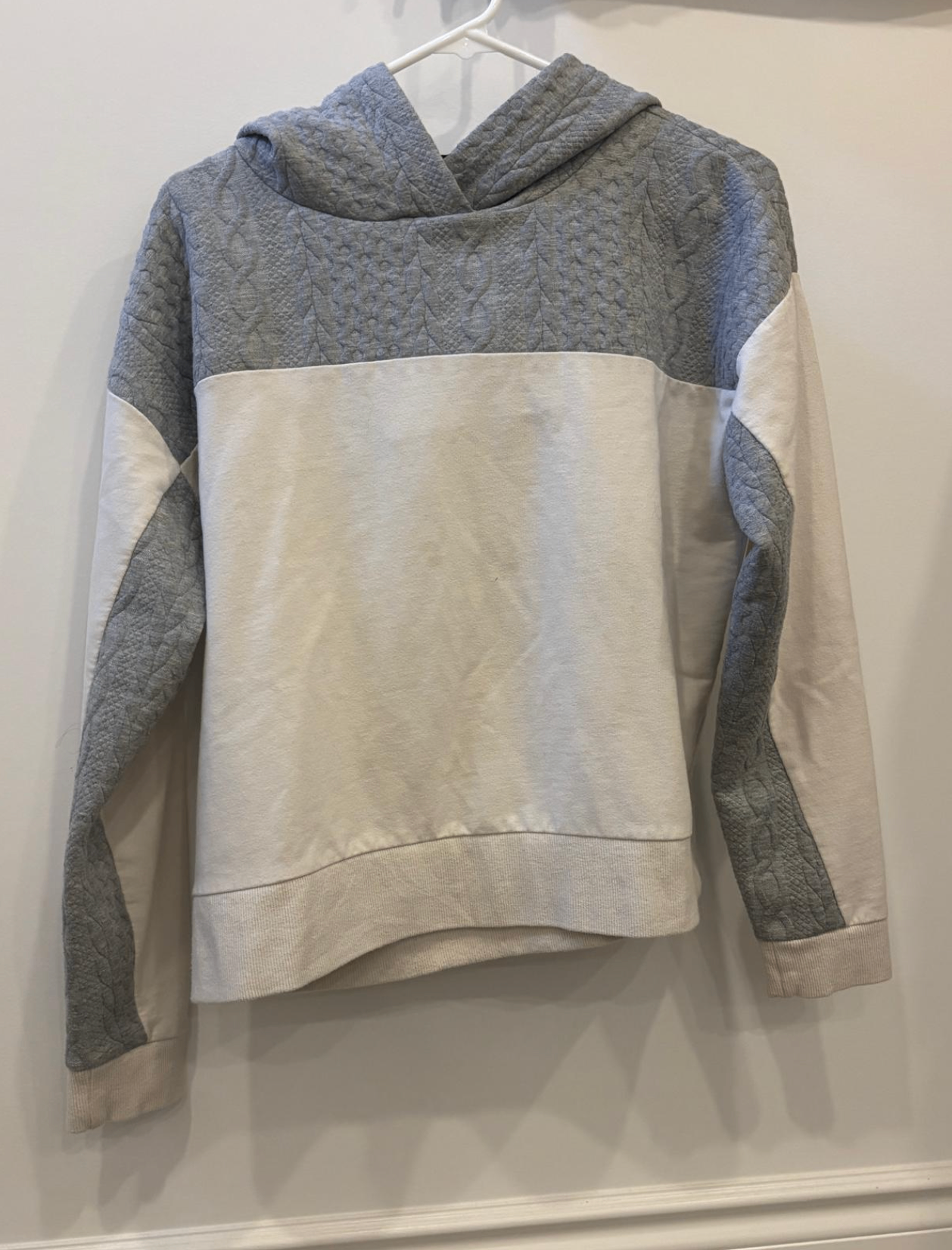 Grey and white hoodie sweater 🖤🤍