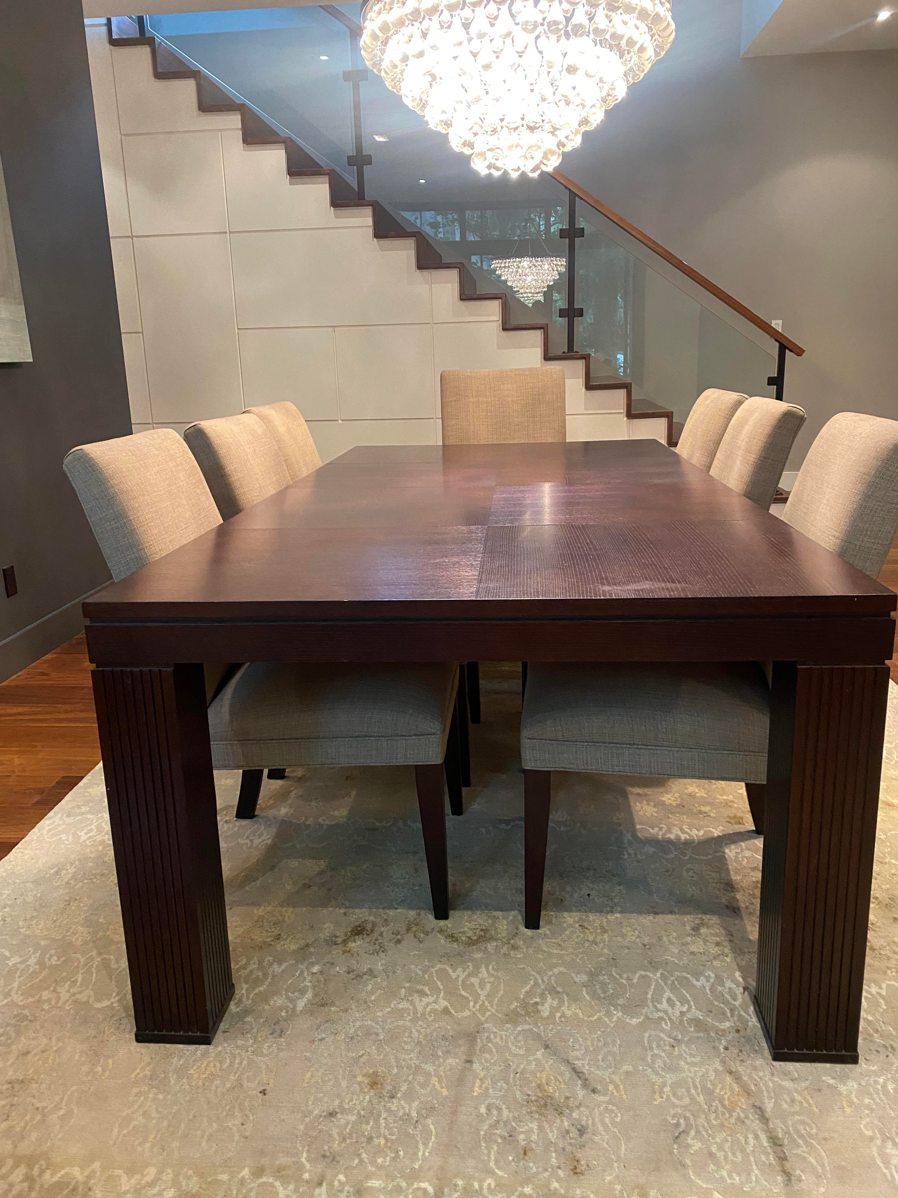 Elte dining room table